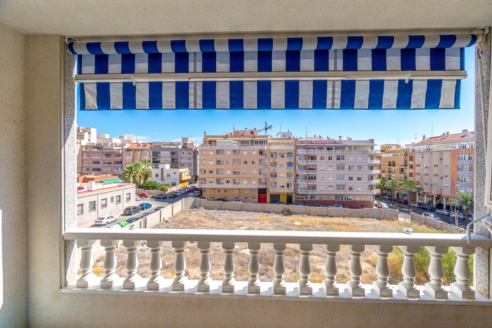 Resale - Apartment / flat -
Torrevieja - Torrevieja - Centre