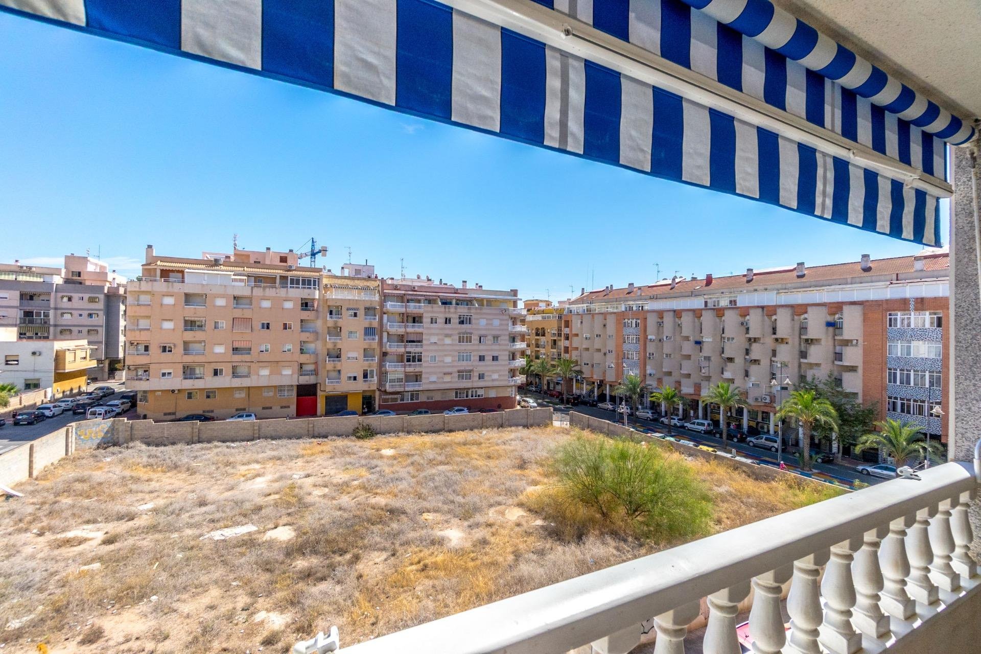 Resale - Apartment / flat -
Torrevieja - Torrevieja - Centre