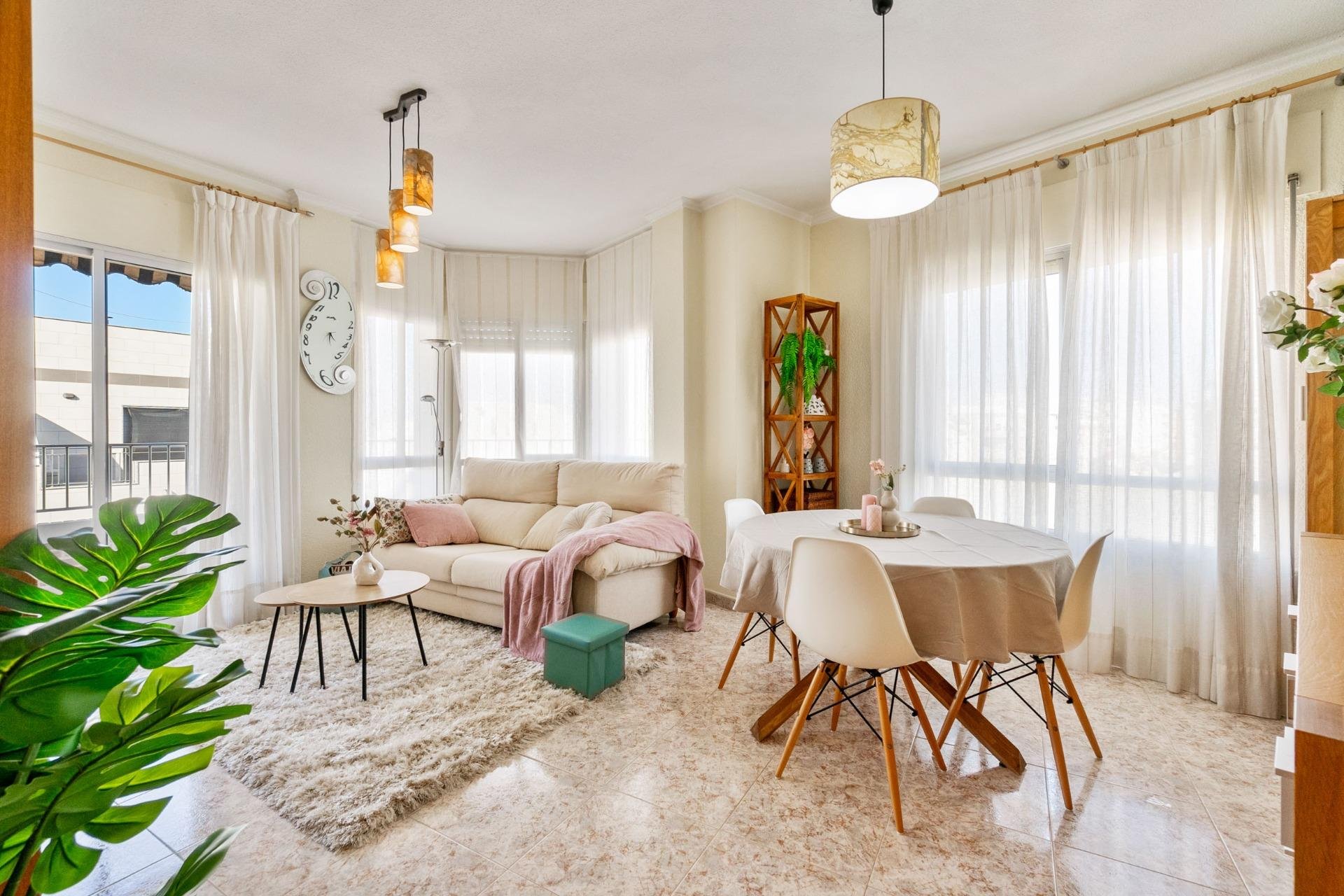 Resale - Apartment / flat -
Torrevieja - Torrevieja - Centre