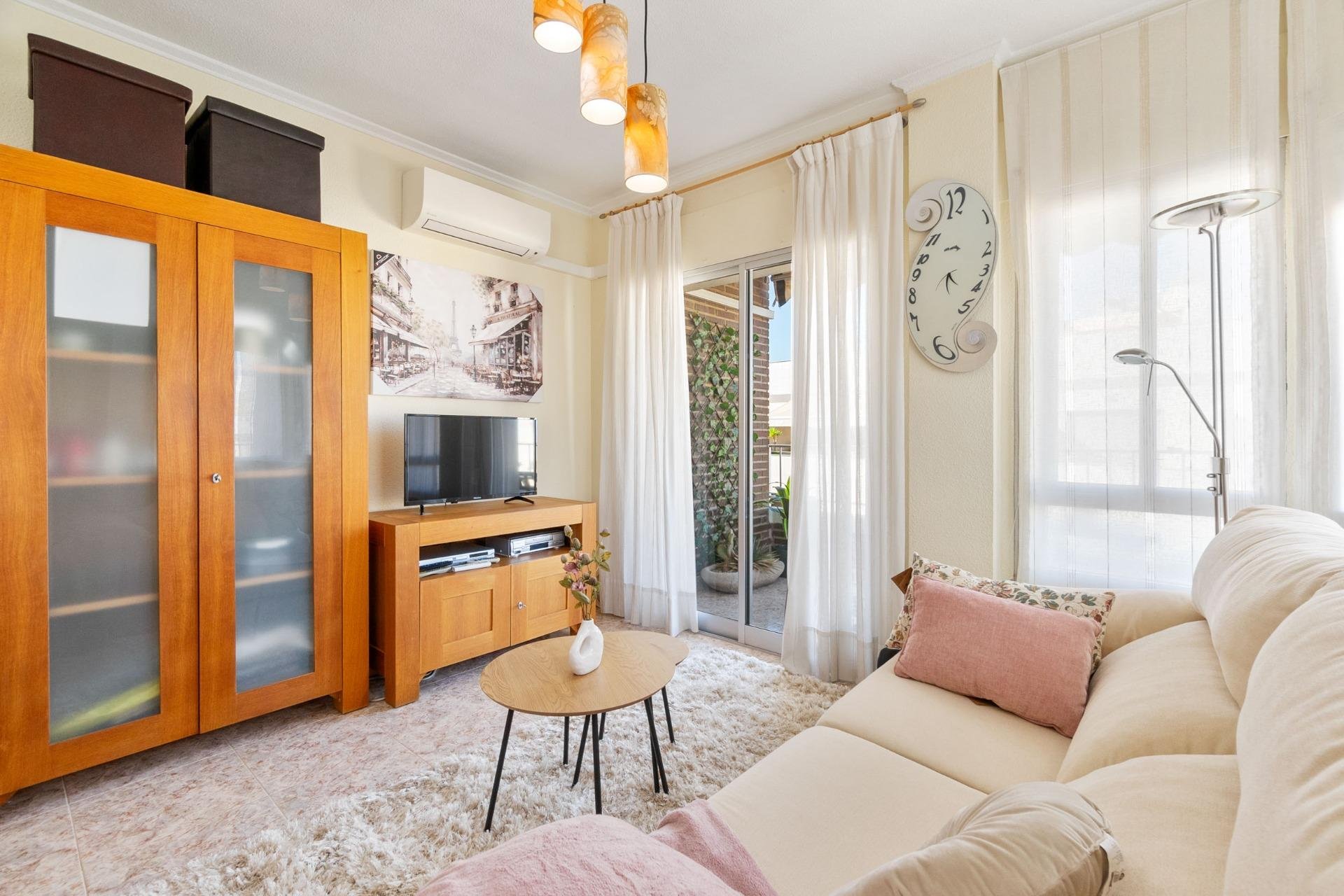 Resale - Apartment / flat -
Torrevieja - Torrevieja - Centre