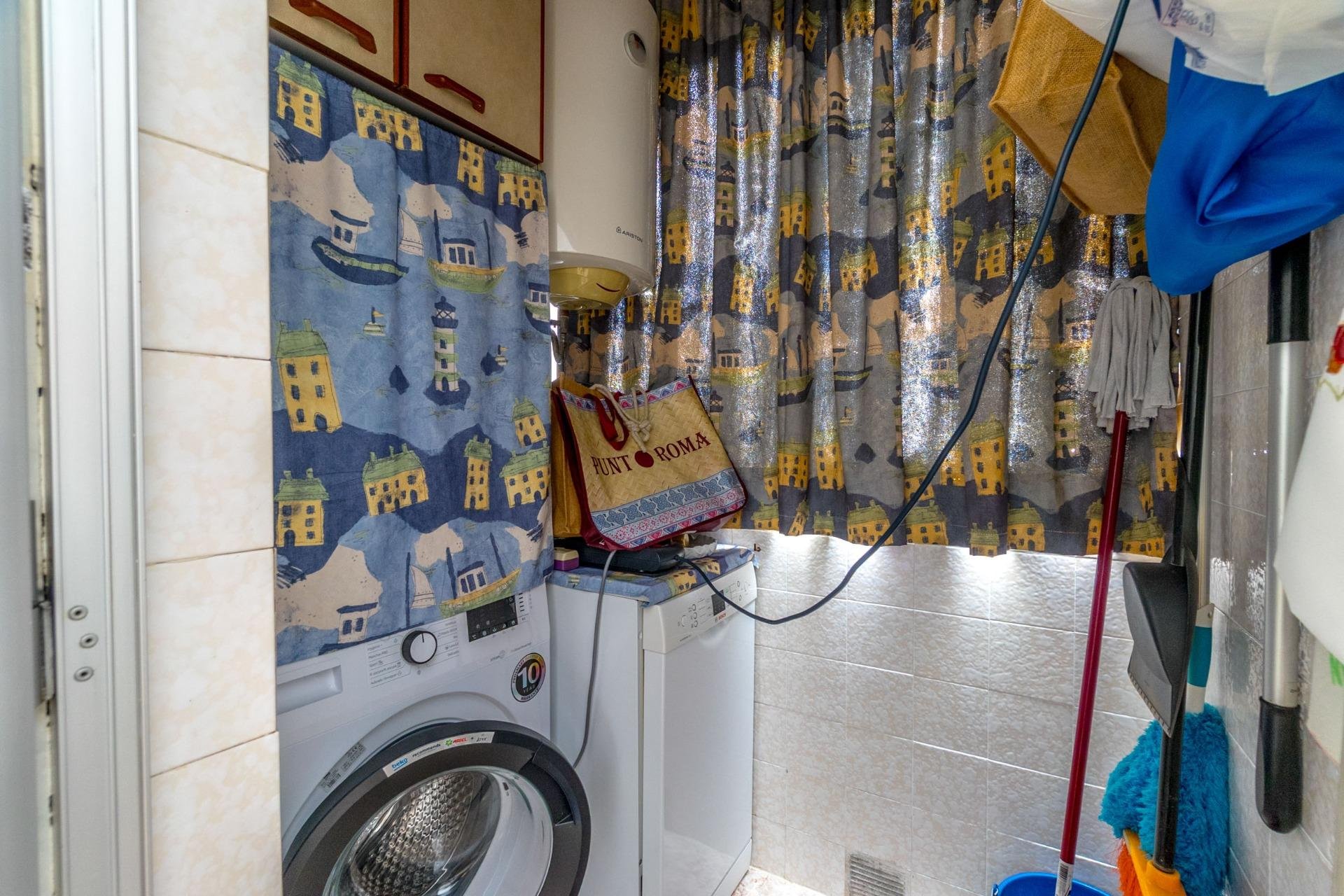 Resale - Apartment / flat -
Torrevieja - Torrevieja - Centre