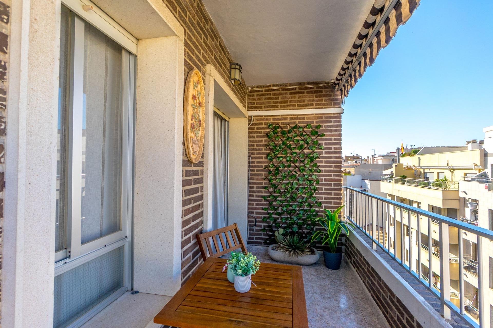 Resale - Apartment / flat -
Torrevieja - Torrevieja - Centre