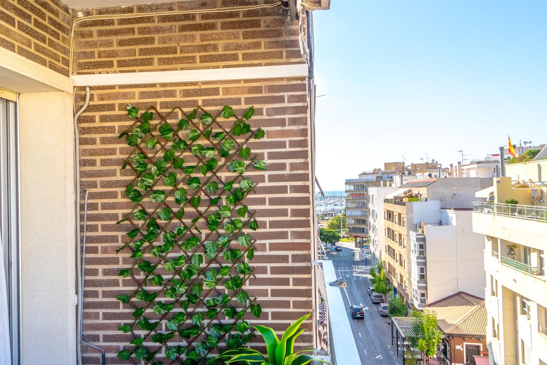 Resale - Apartment / flat -
Torrevieja - Torrevieja - Centre