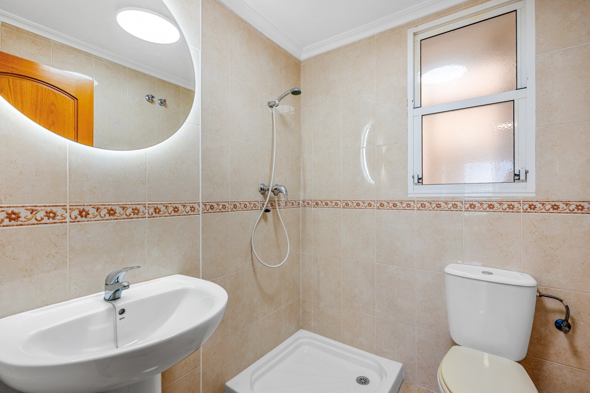 Resale - Apartment / flat -
Torrevieja - Torrevieja - Centre
