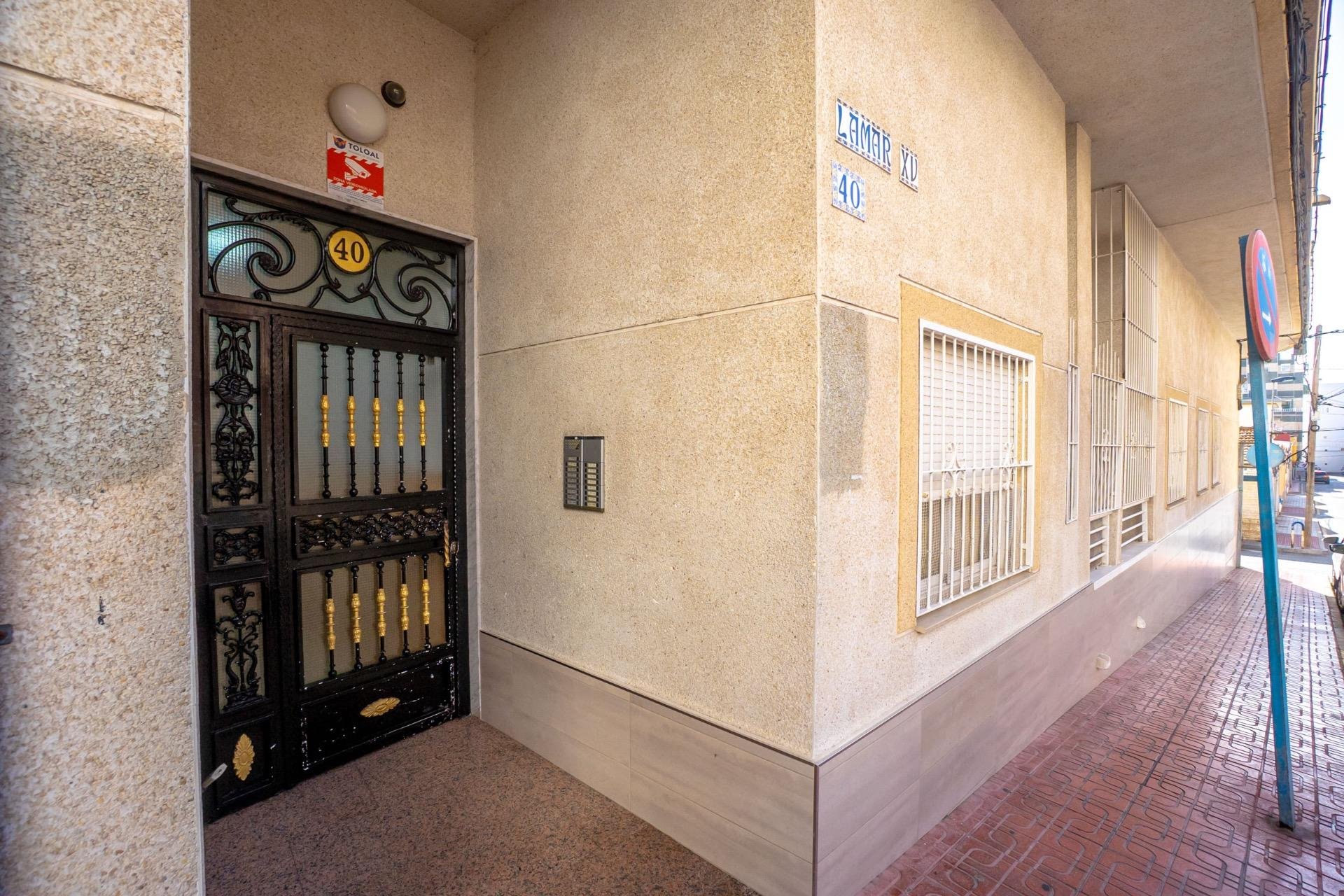 Resale - Apartment / flat -
Torrevieja - Torrevieja - Centre