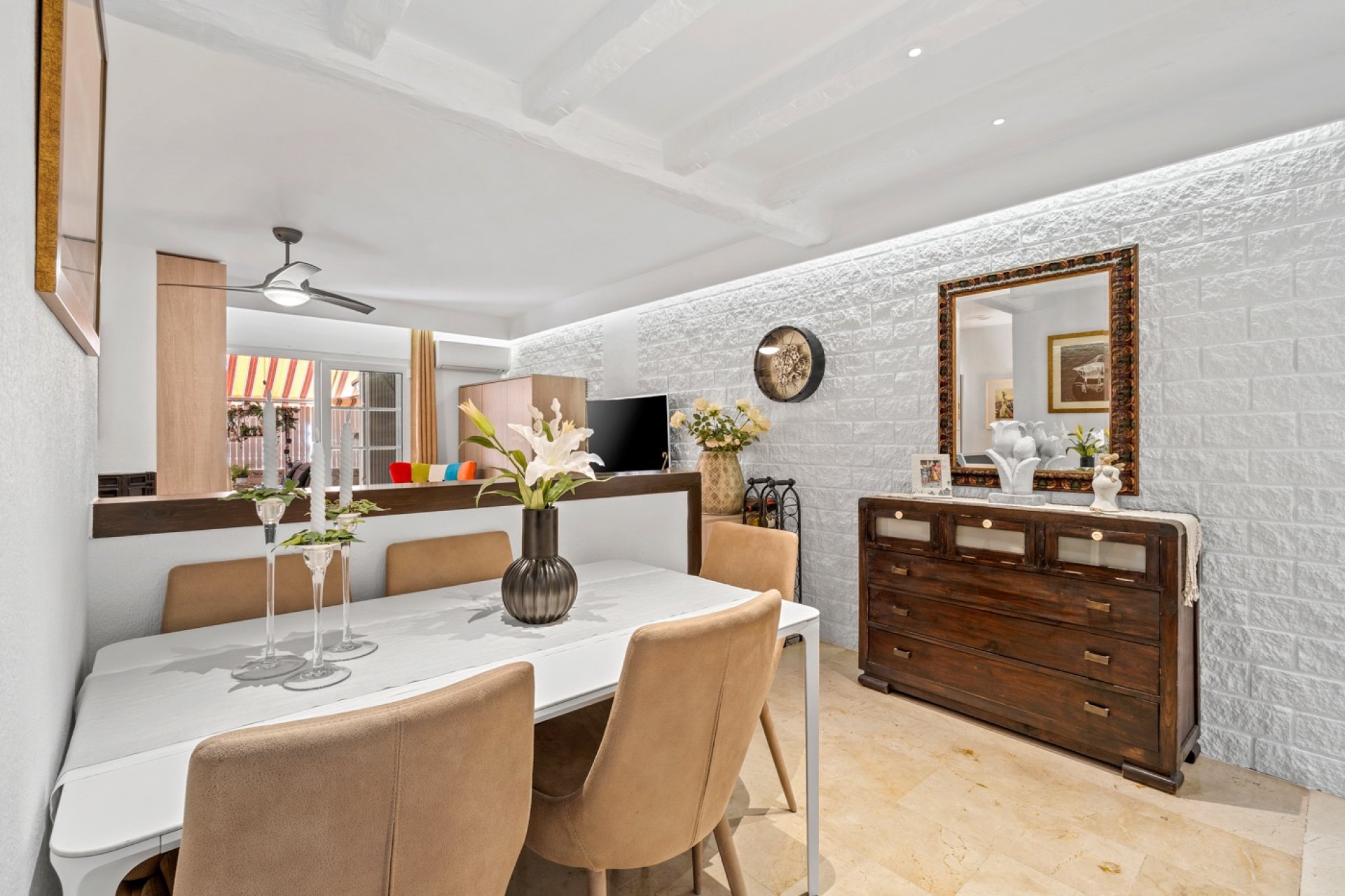 Resale - Apartment / flat -
Torrevieja - Torrevieja - Centre