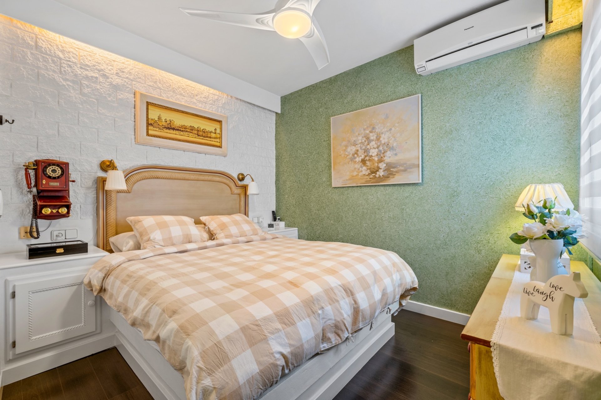 Resale - Apartment / flat -
Torrevieja - Torrevieja - Centre