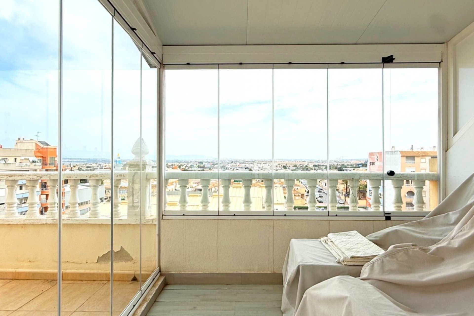 Resale - Apartment / flat -
Torrevieja - Torrevieja - Centre