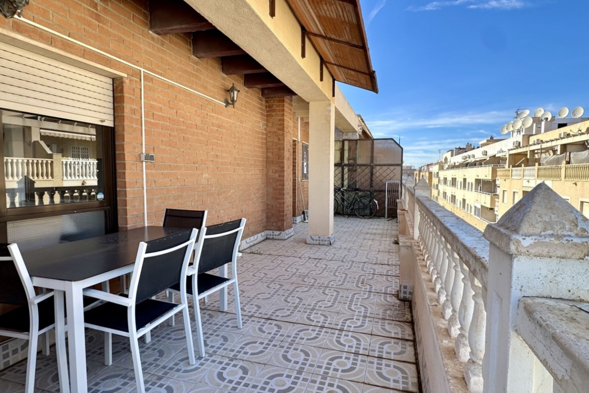 Resale - Apartment / flat -
Torrevieja - Torrevieja - Centre