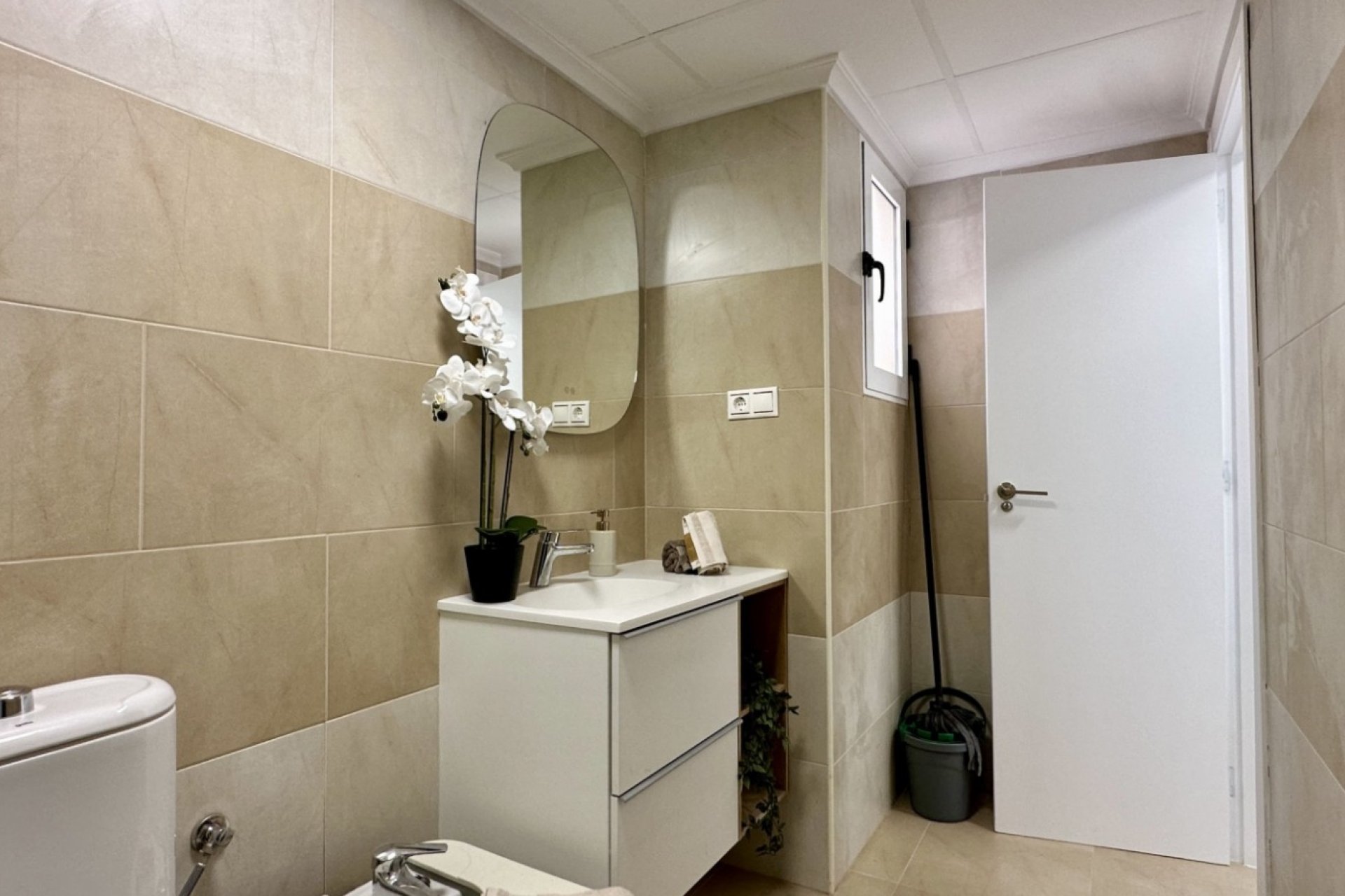 Resale - Apartment / flat -
Torrevieja - Torrevieja - Centre