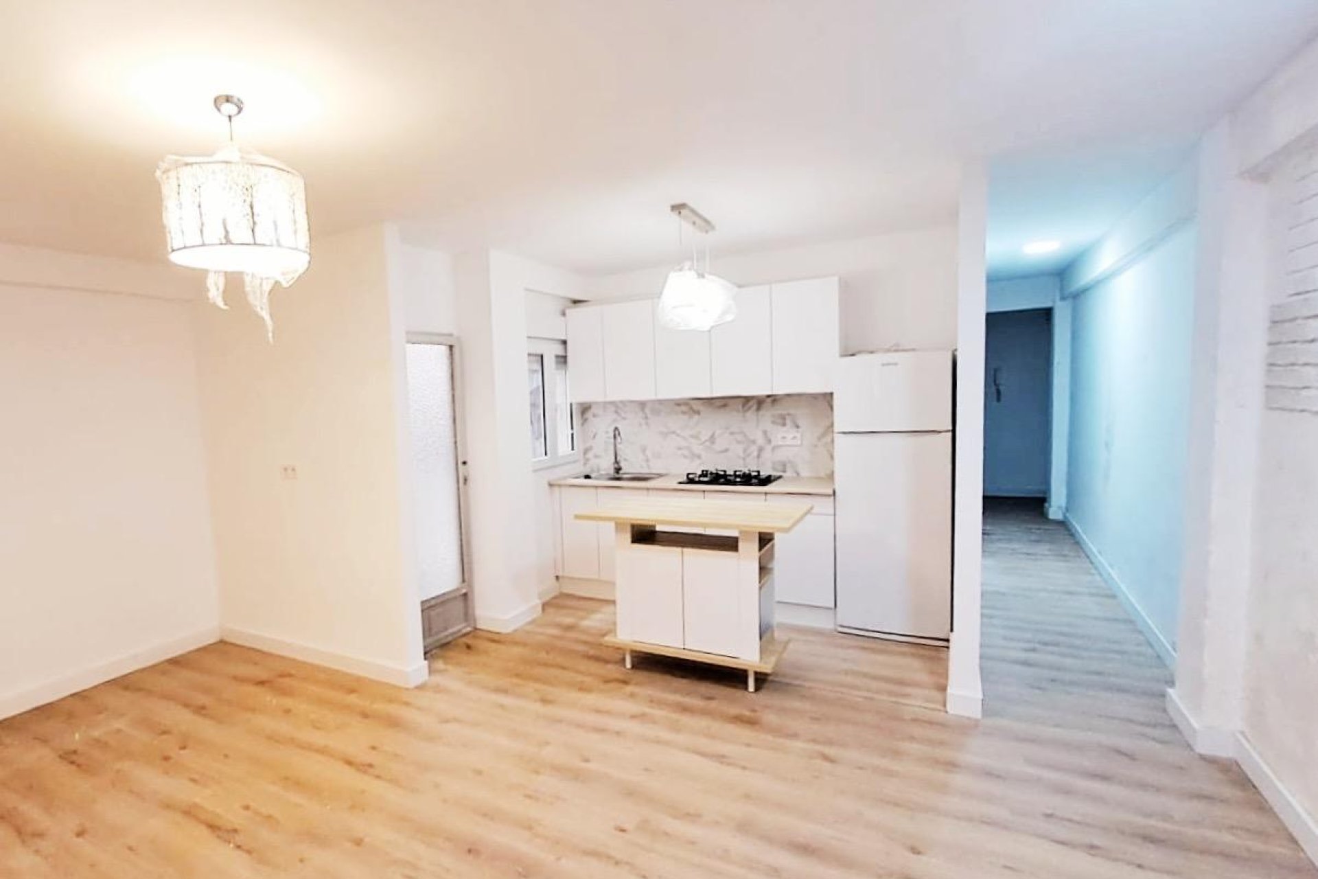 Resale - Apartment / flat -
Torrevieja - Torrevieja - Centre