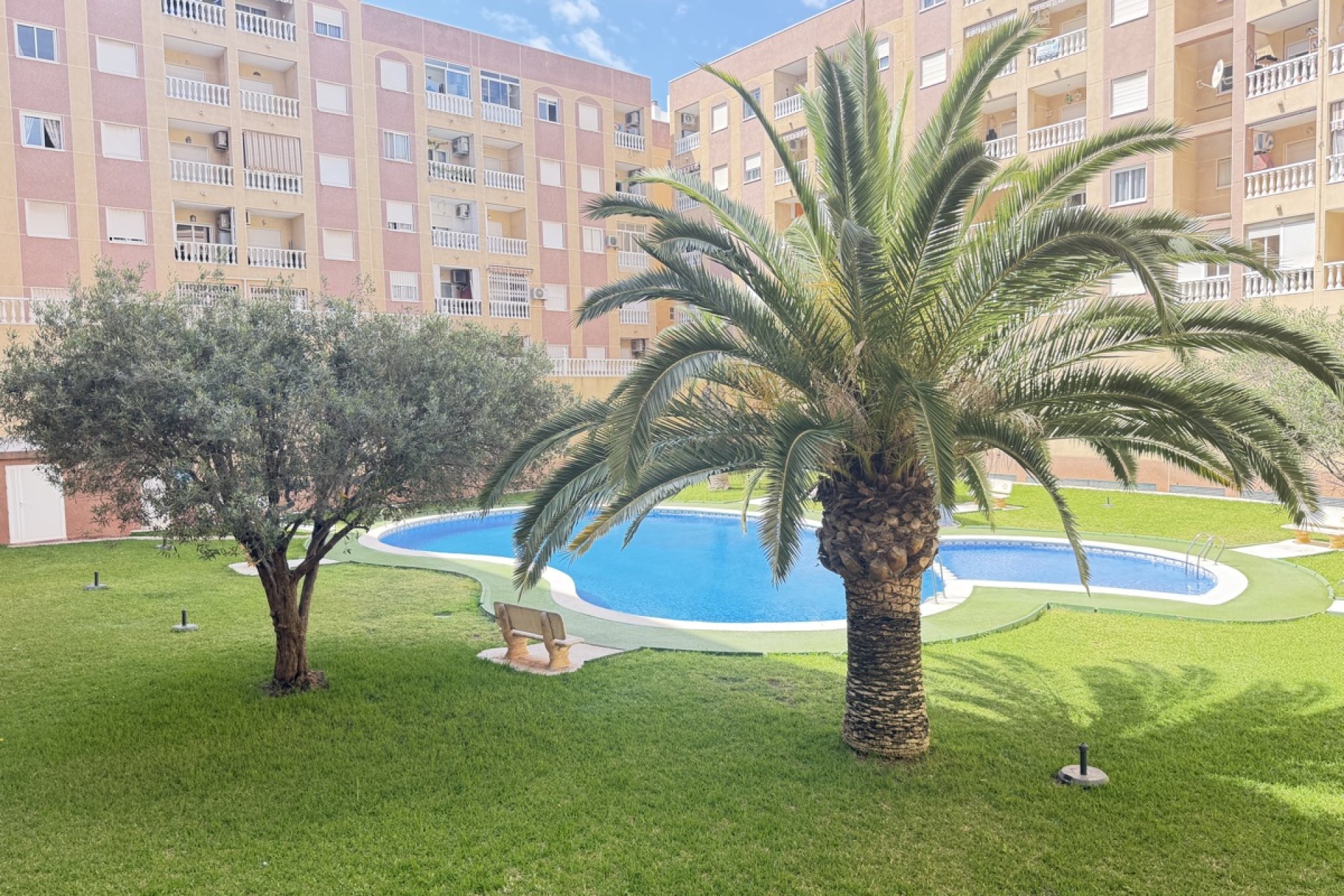 Resale - Apartment / flat -
Torrevieja - Torrevieja - Centre