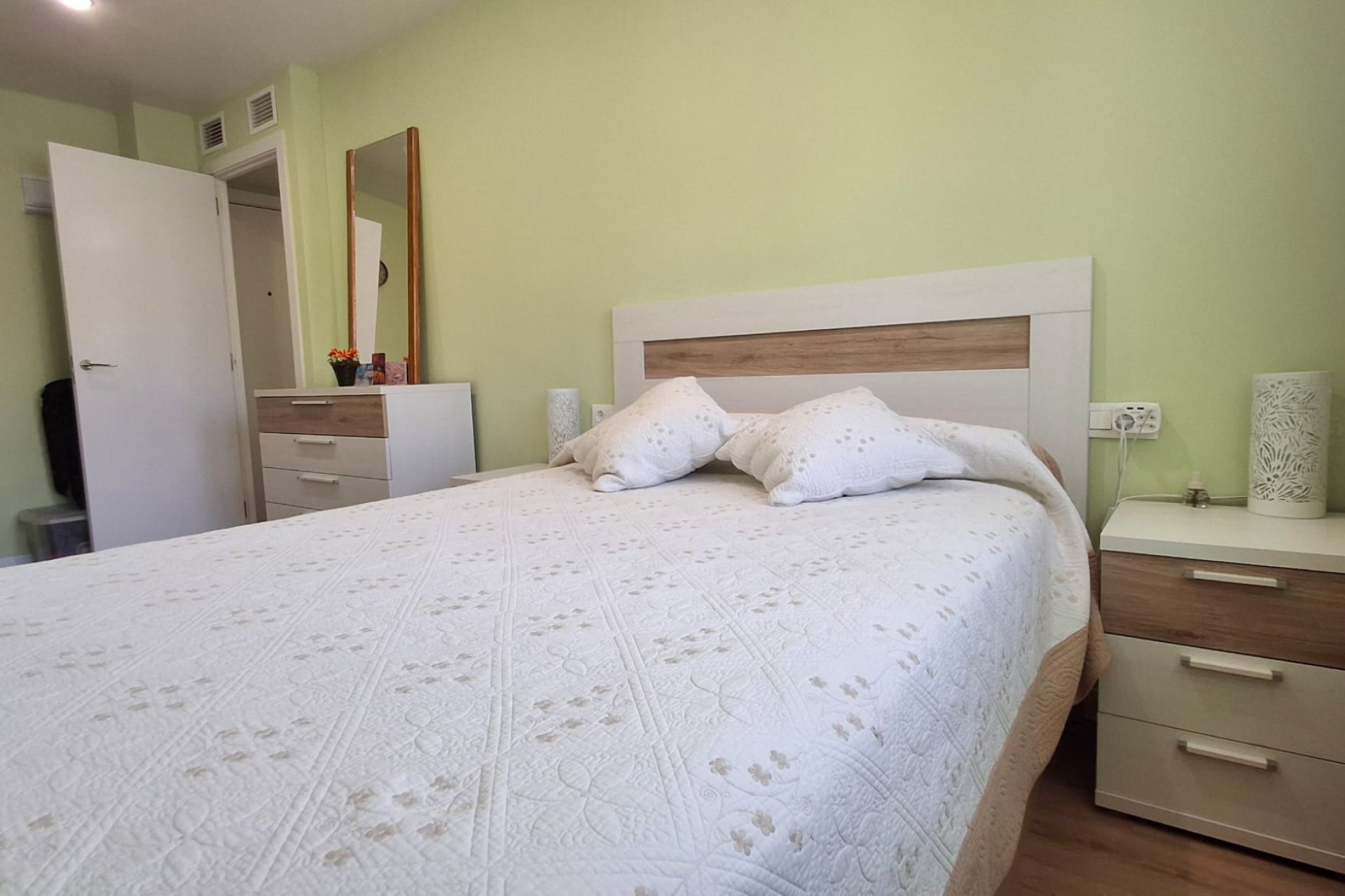Resale - Apartment / flat -
Torrevieja - Torrevieja - Centre