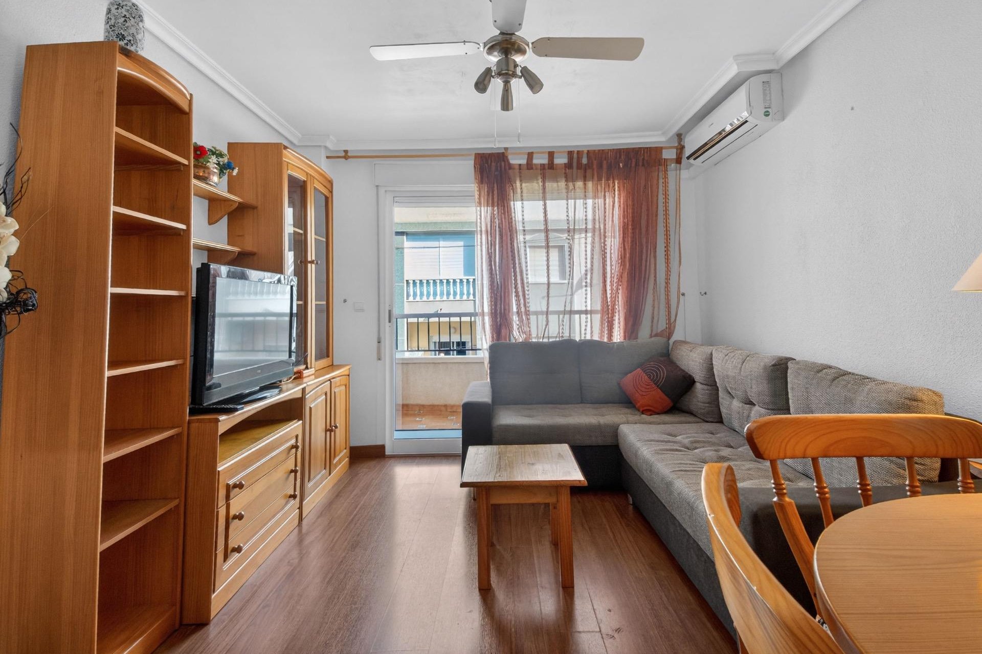 Resale - Apartment / flat -
Torrevieja - Torrevieja - Centre