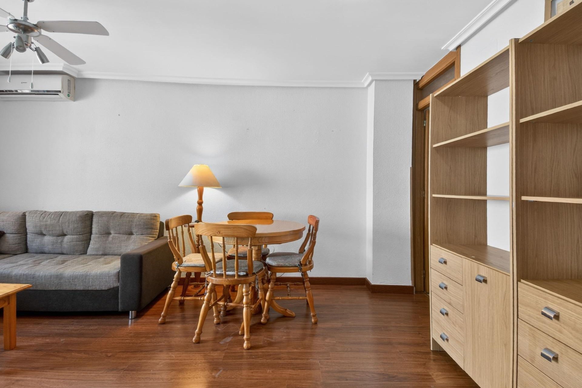 Resale - Apartment / flat -
Torrevieja - Torrevieja - Centre
