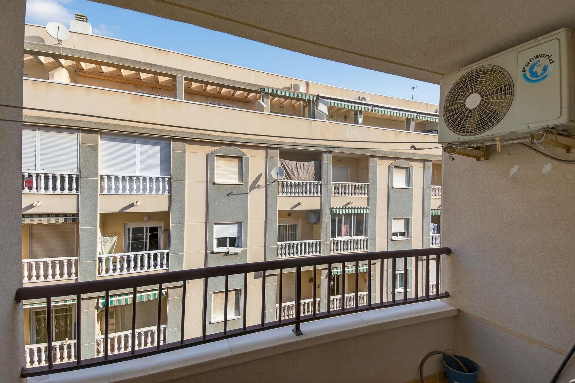 Resale - Apartment / flat -
Torrevieja - Torrevieja - Centre