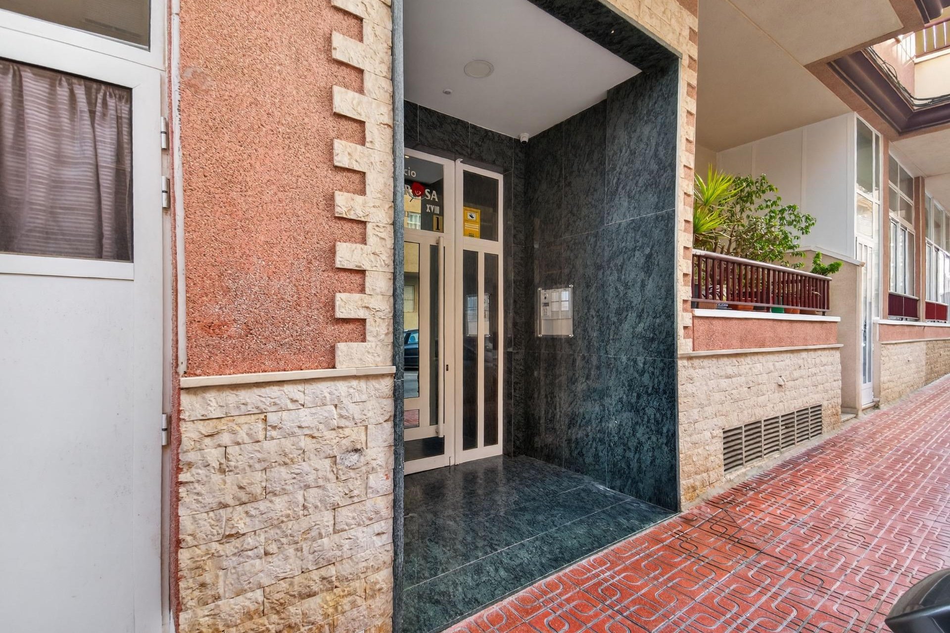 Resale - Apartment / flat -
Torrevieja - Torrevieja - Centre