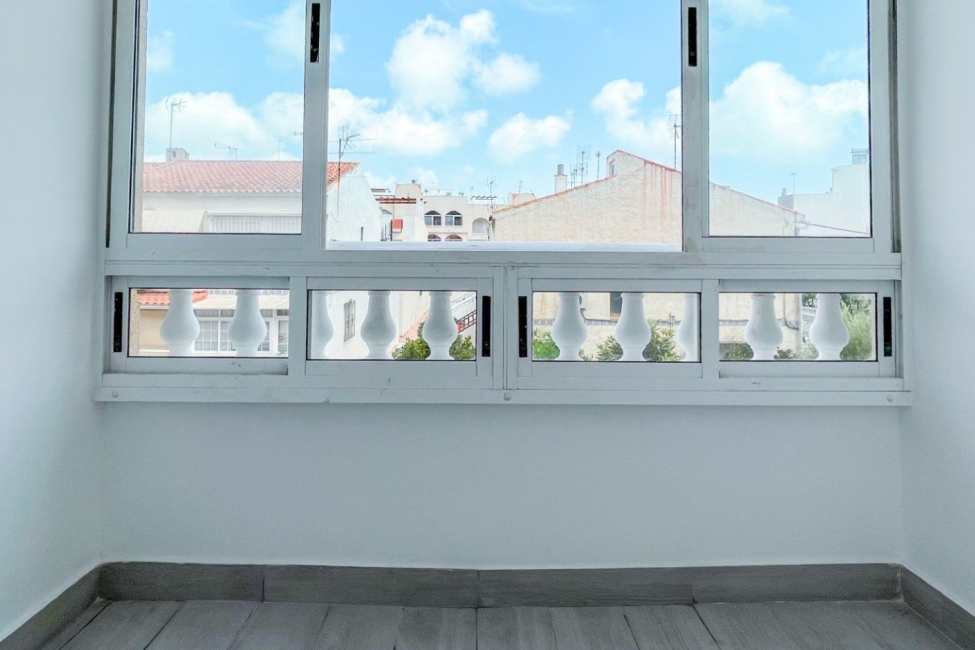 Resale - Apartment / flat -
Torrevieja - Torrevieja - Centre