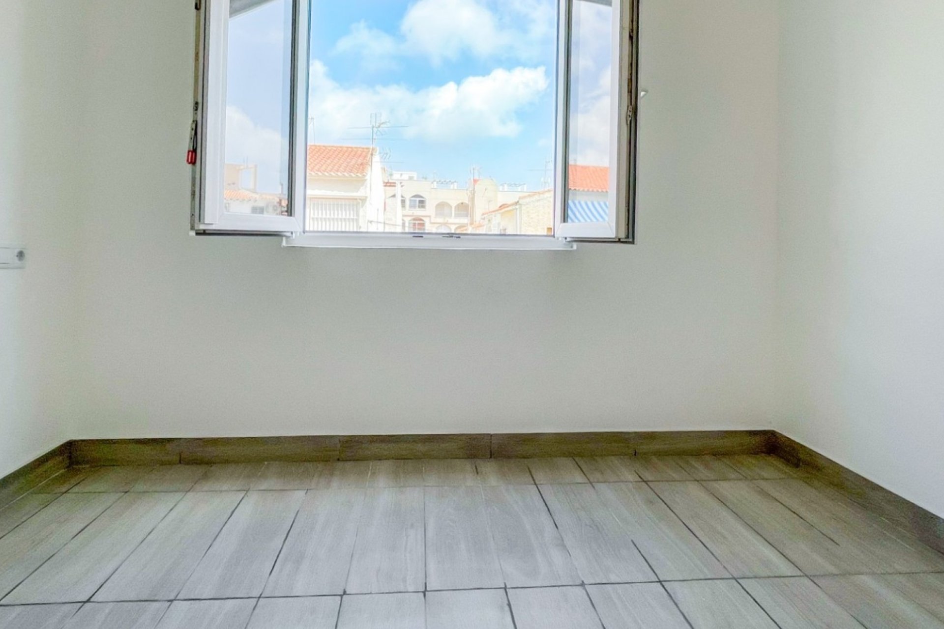 Resale - Apartment / flat -
Torrevieja - Torrevieja - Centre