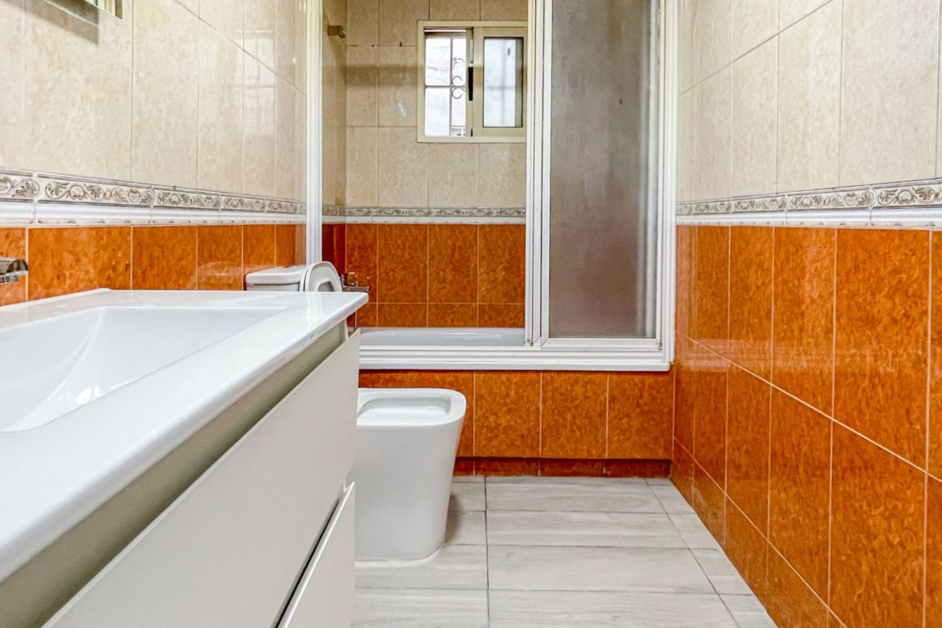 Resale - Apartment / flat -
Torrevieja - Torrevieja - Centre