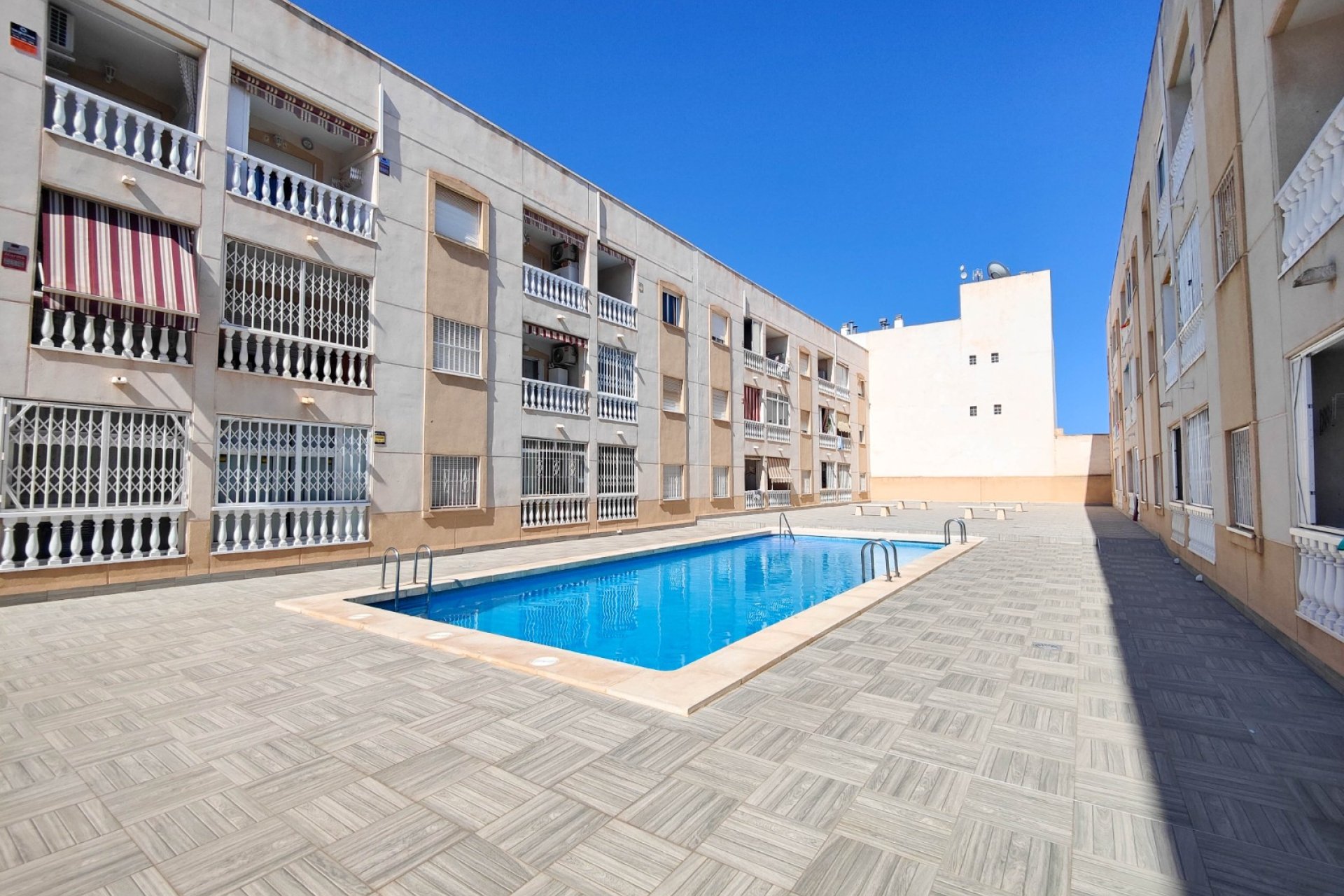 Resale - Apartment / flat -
Torrevieja - Torrevieja - Centre
