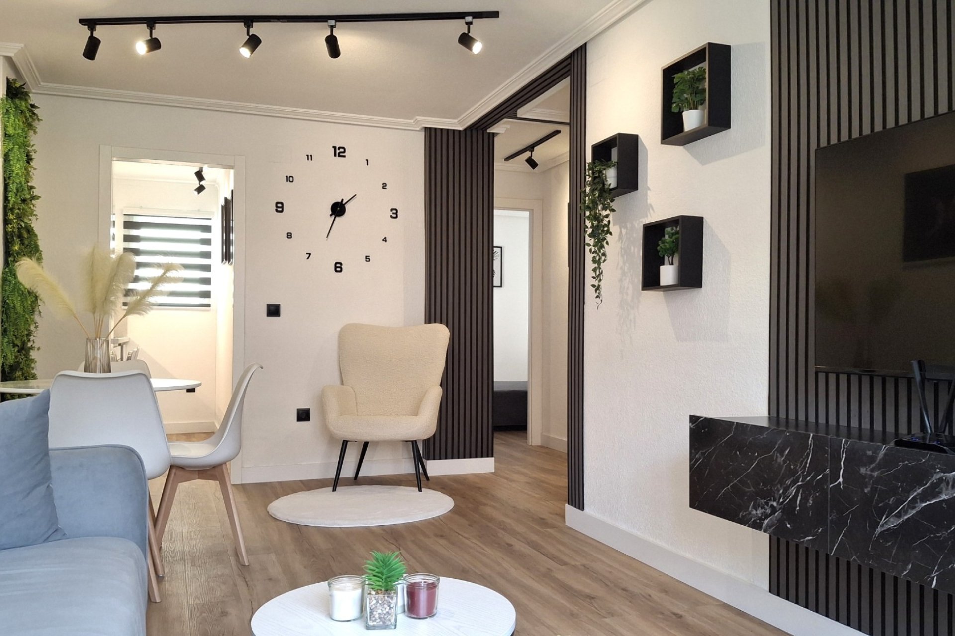 Resale - Apartment / flat -
Torrevieja - Torrevieja - Centre