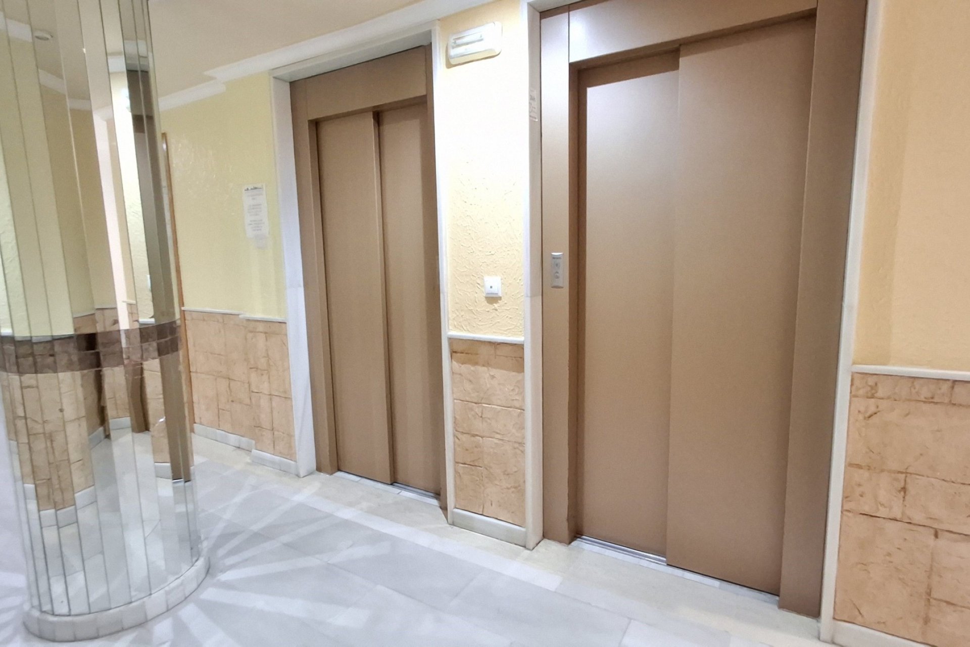 Resale - Apartment / flat -
Torrevieja - Torrevieja - Centre