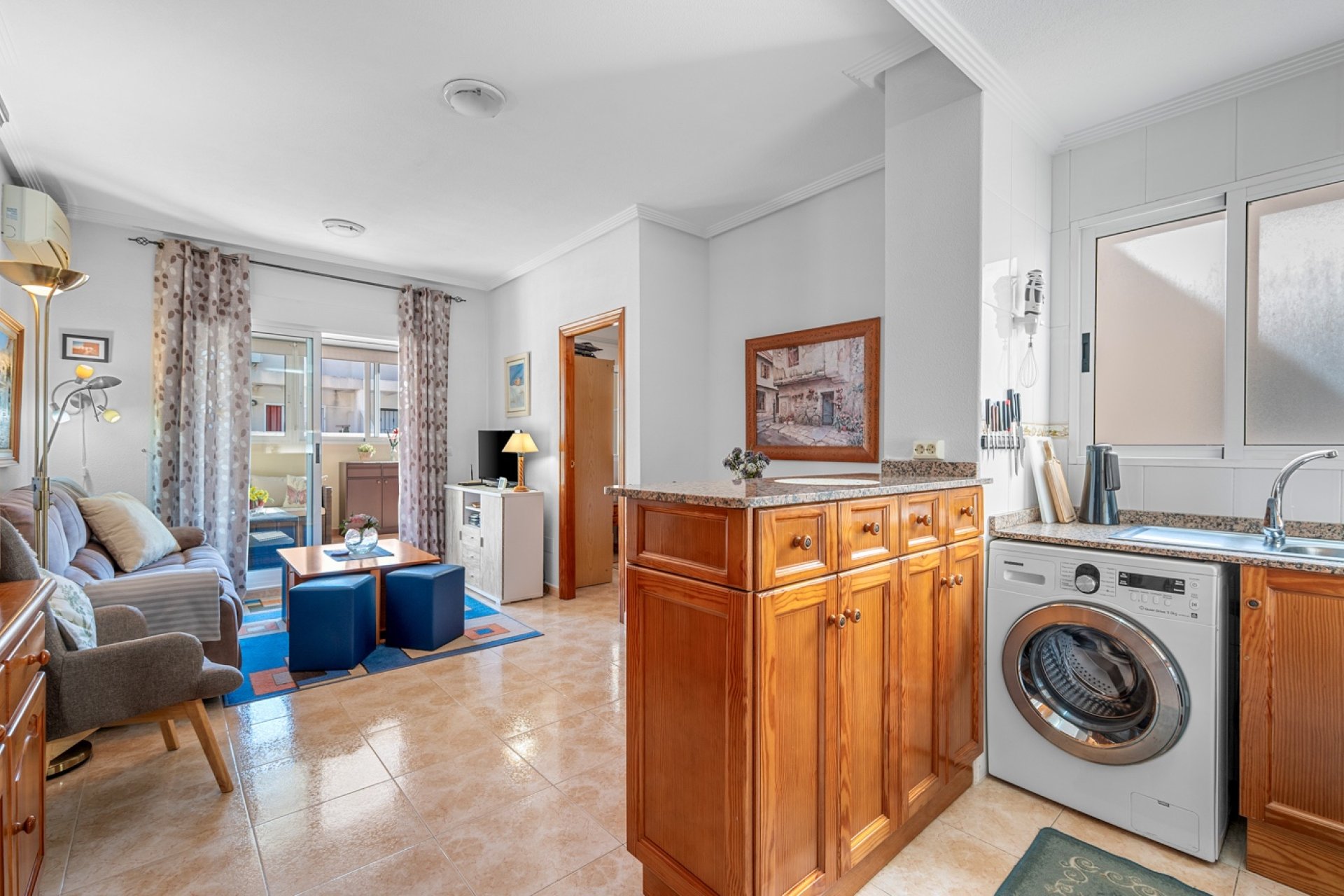 Resale - Apartment / flat -
Torrevieja - Torrevieja - Centre