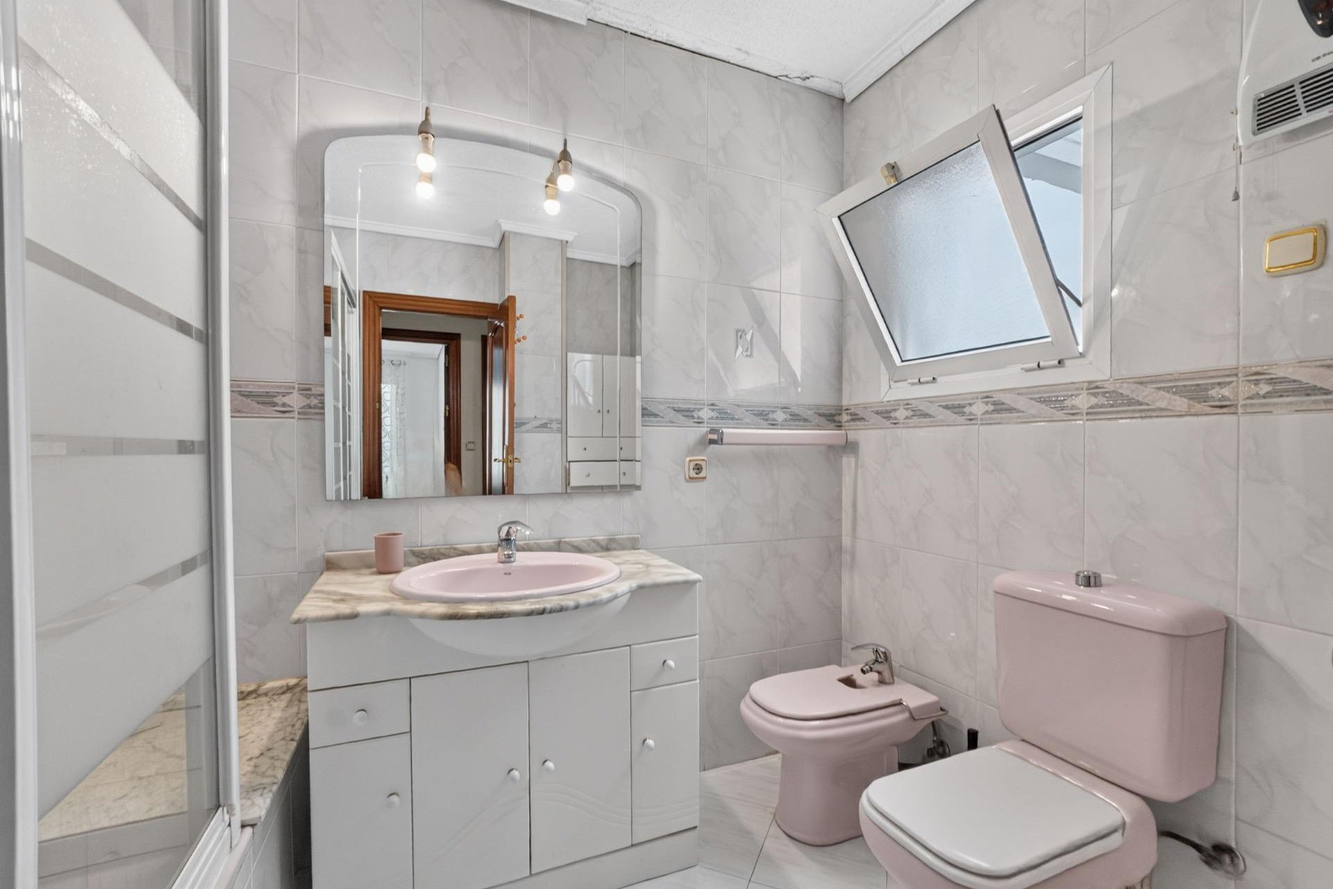 Resale - Apartment / flat -
Torrevieja - Torrevieja - Centre