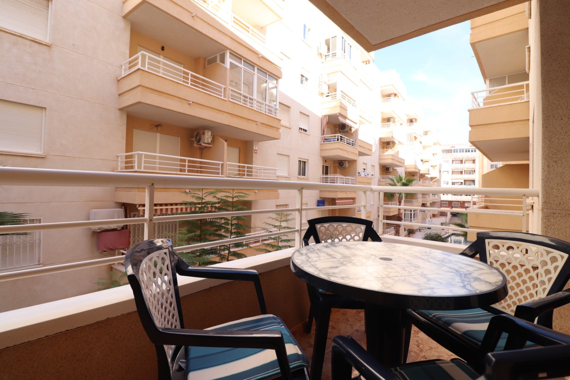 Resale - Apartment / flat -
Torrevieja - Torrevieja - Centre