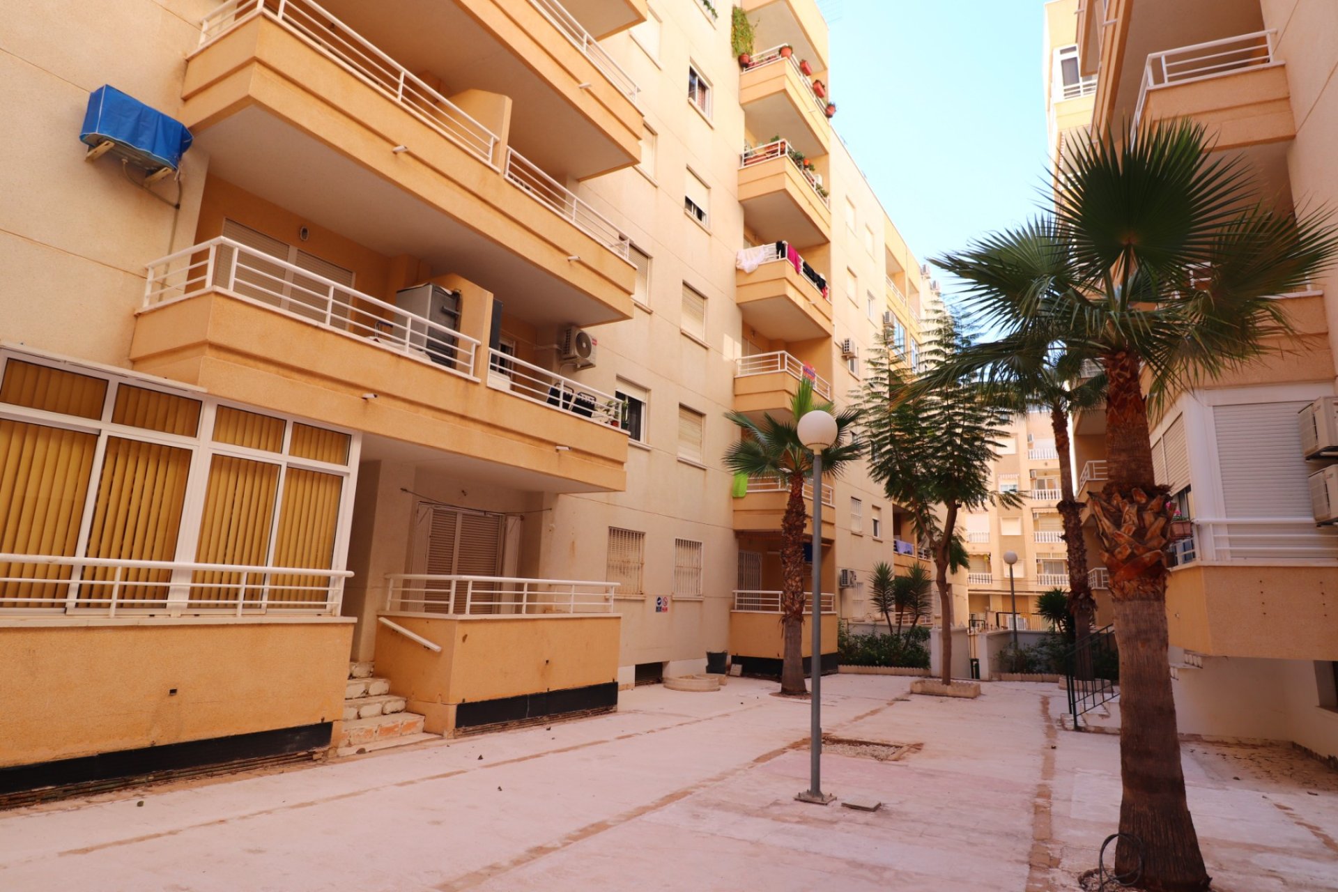 Resale - Apartment / flat -
Torrevieja - Torrevieja - Centre