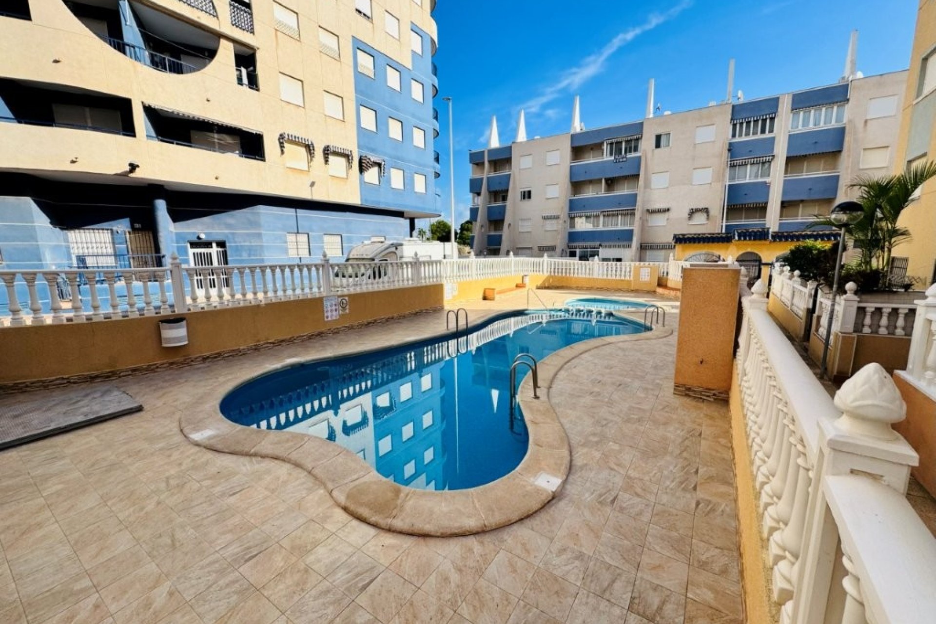 Resale - Apartment / flat -
Torrevieja - Torrevista Playa