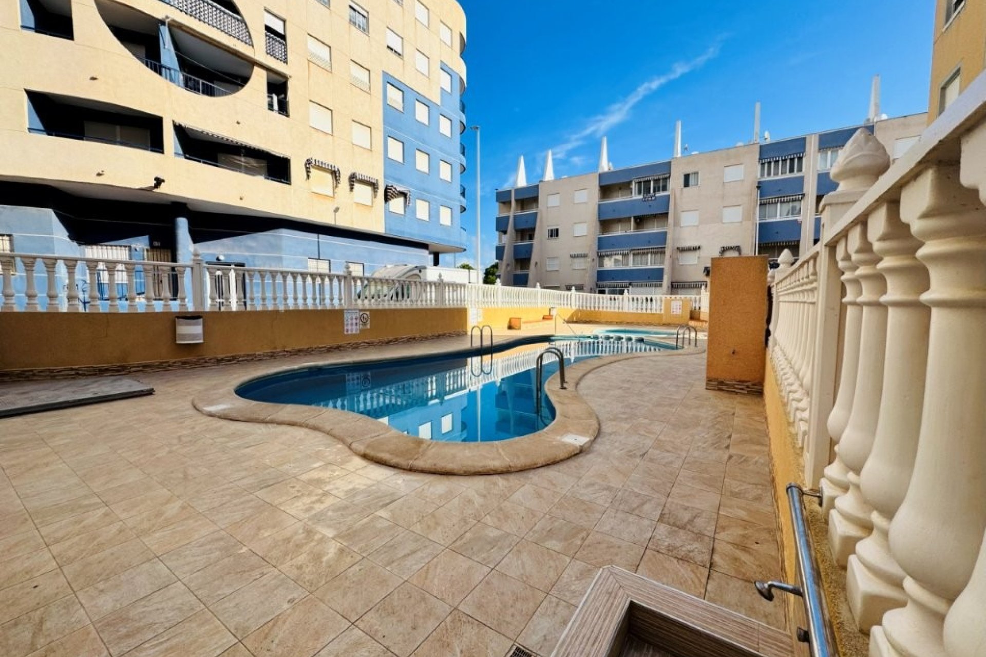 Resale - Apartment / flat -
Torrevieja - Torrevista Playa