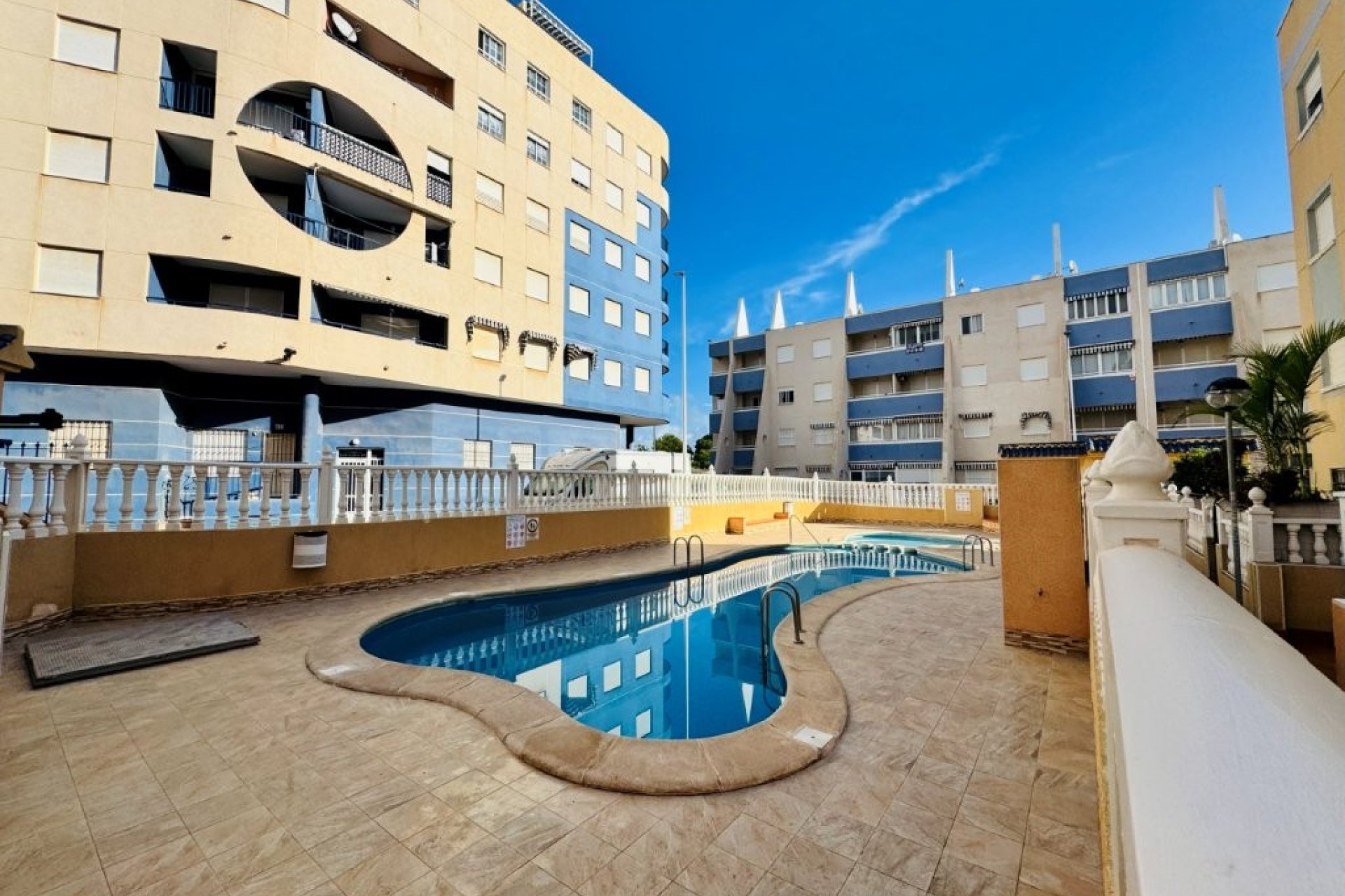 Resale - Apartment / flat -
Torrevieja - Torrevista Playa