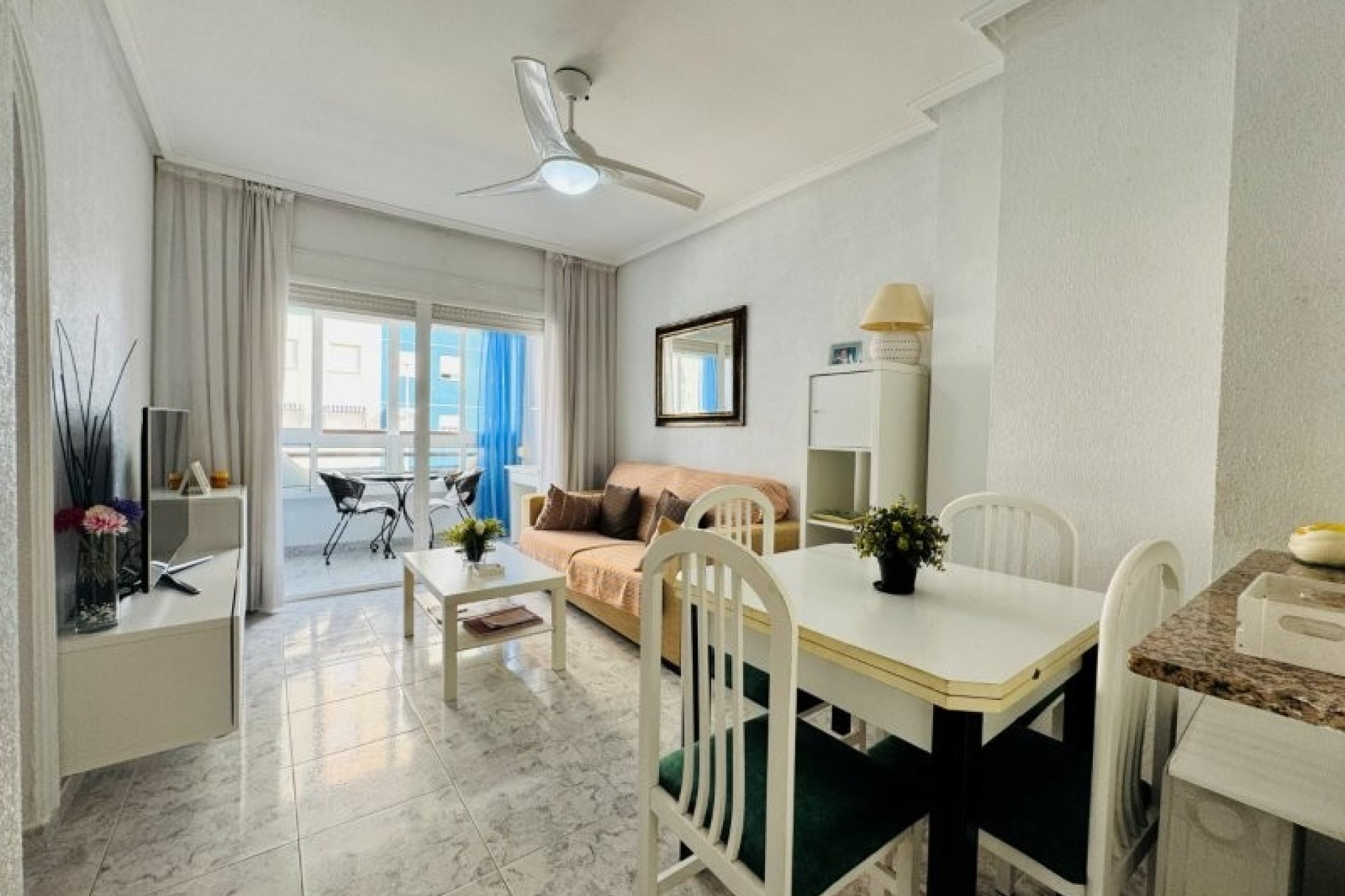 Resale - Apartment / flat -
Torrevieja - Torrevista Playa
