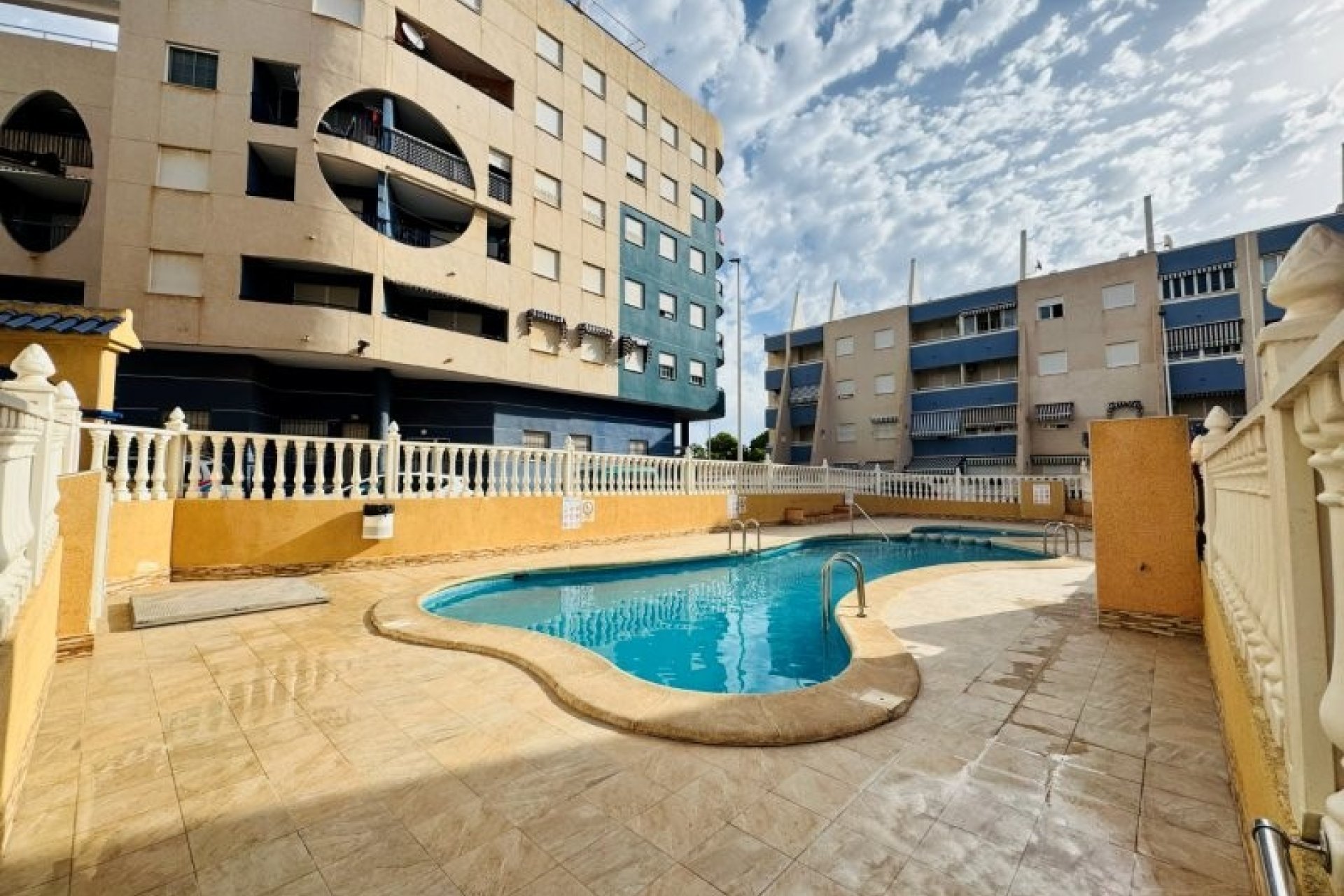 Resale - Apartment / flat -
Torrevieja - Torrevista Playa