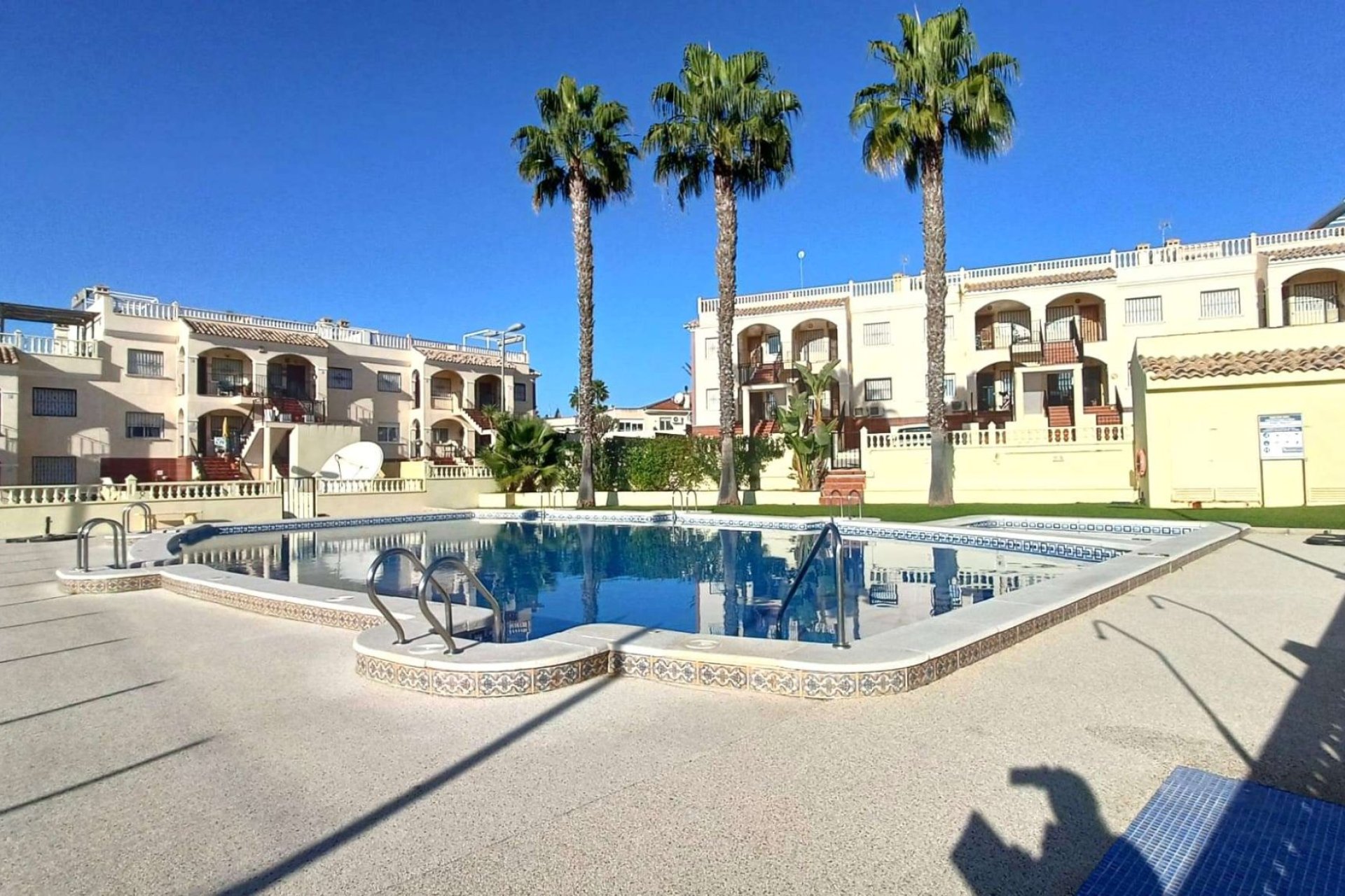 Resale - Bungalow -
Algorfa - Montemar