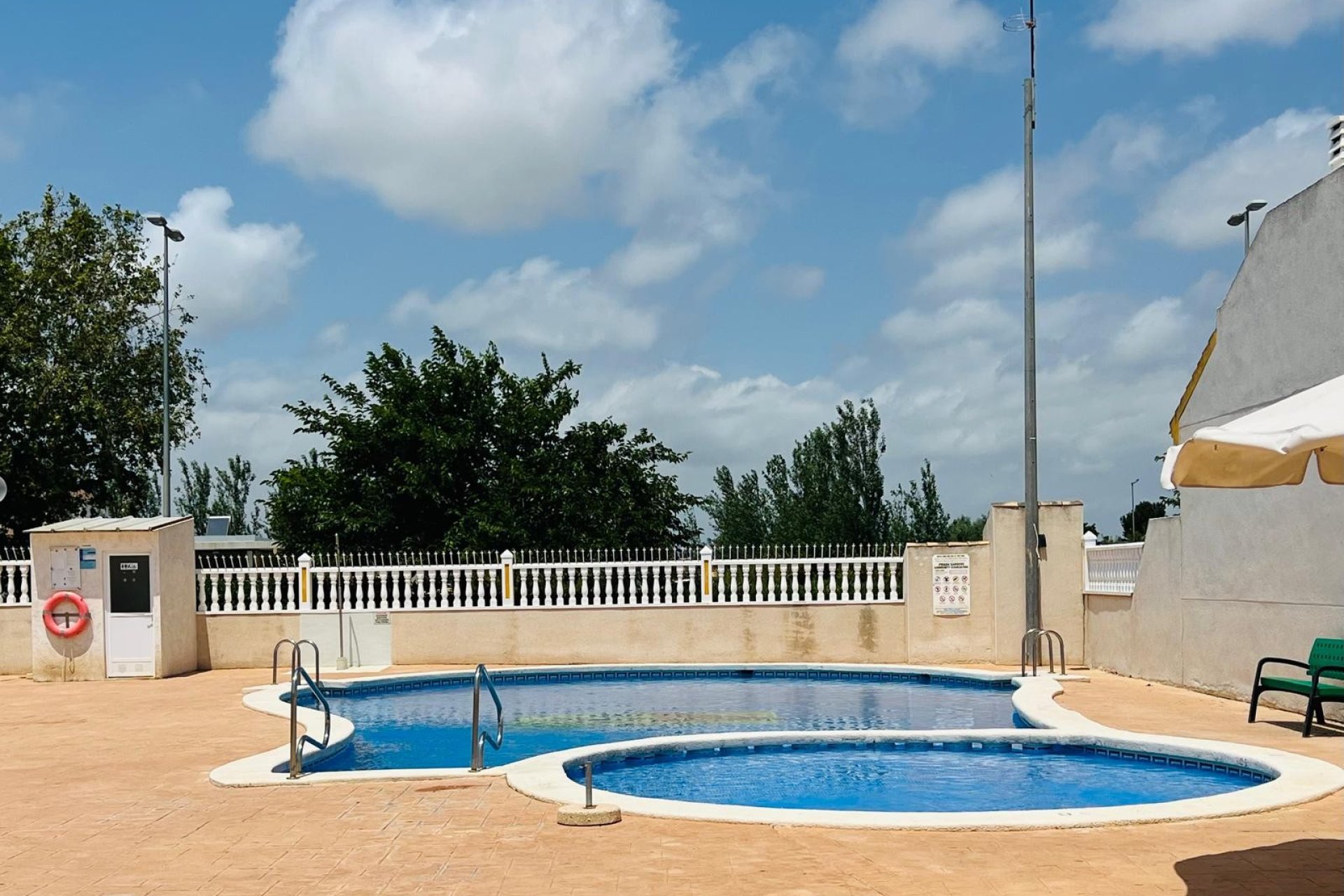 Resale - Bungalow -
Daya Nueva - Daya Nueva - Town