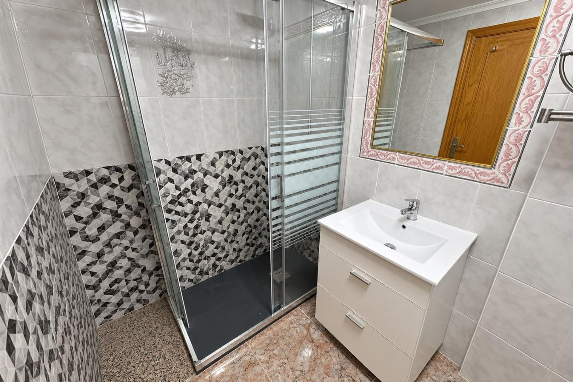 Resale - Bungalow -
Guardamar del Segura - El moncayo