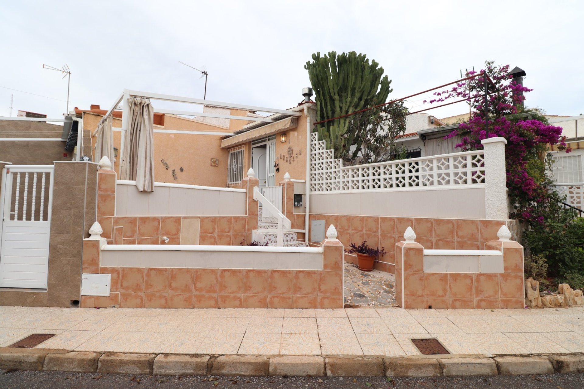 Resale - Bungalow -
Guardamar del Segura - El Moncayo