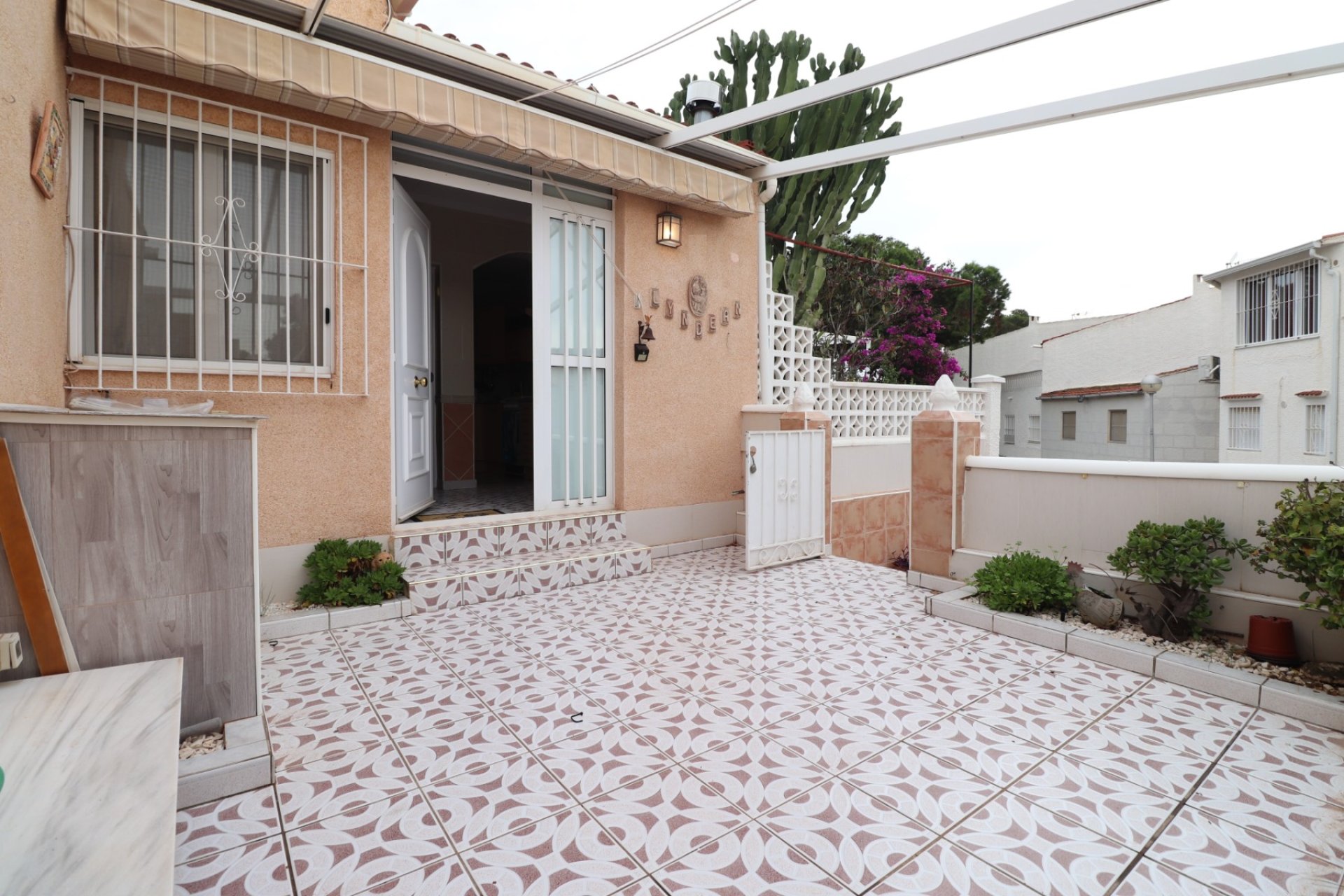 Resale - Bungalow -
Guardamar del Segura - El Moncayo