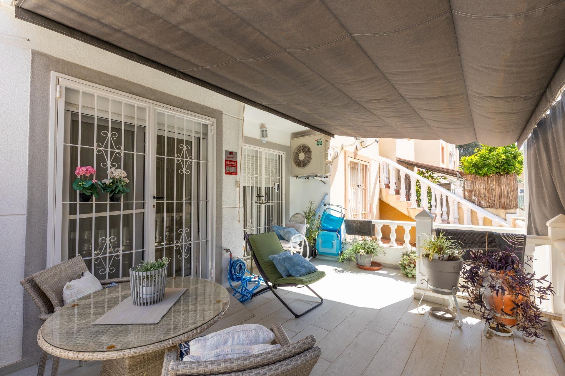 Resale - Bungalow -
Guardamar del Segura - Urbanizaciones