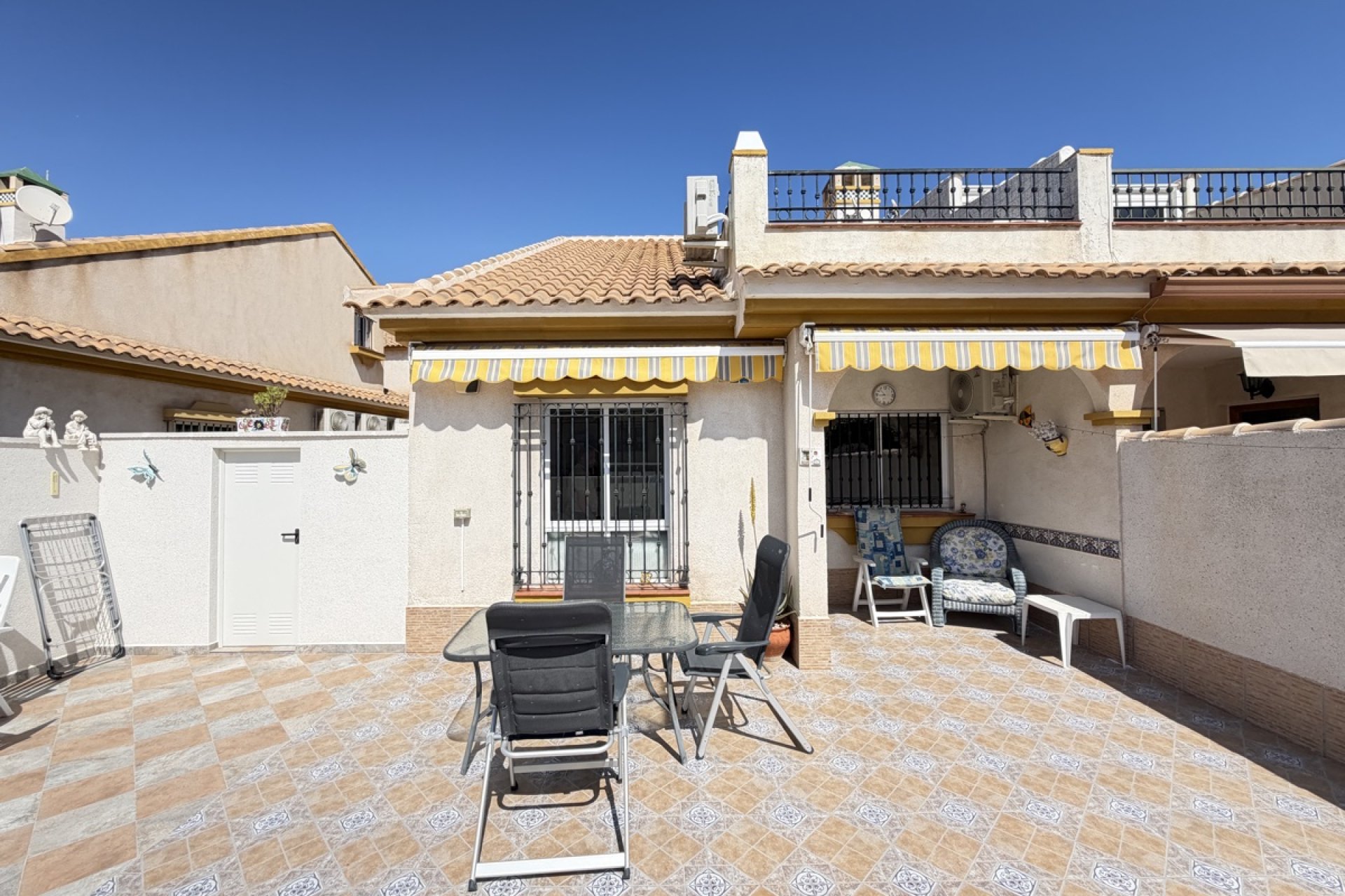 Resale - Bungalow -
Orihuela Costa - La Zenia