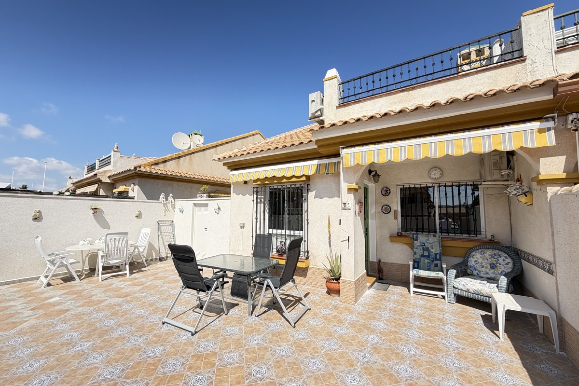Resale - Bungalow -
Orihuela Costa - La Zenia