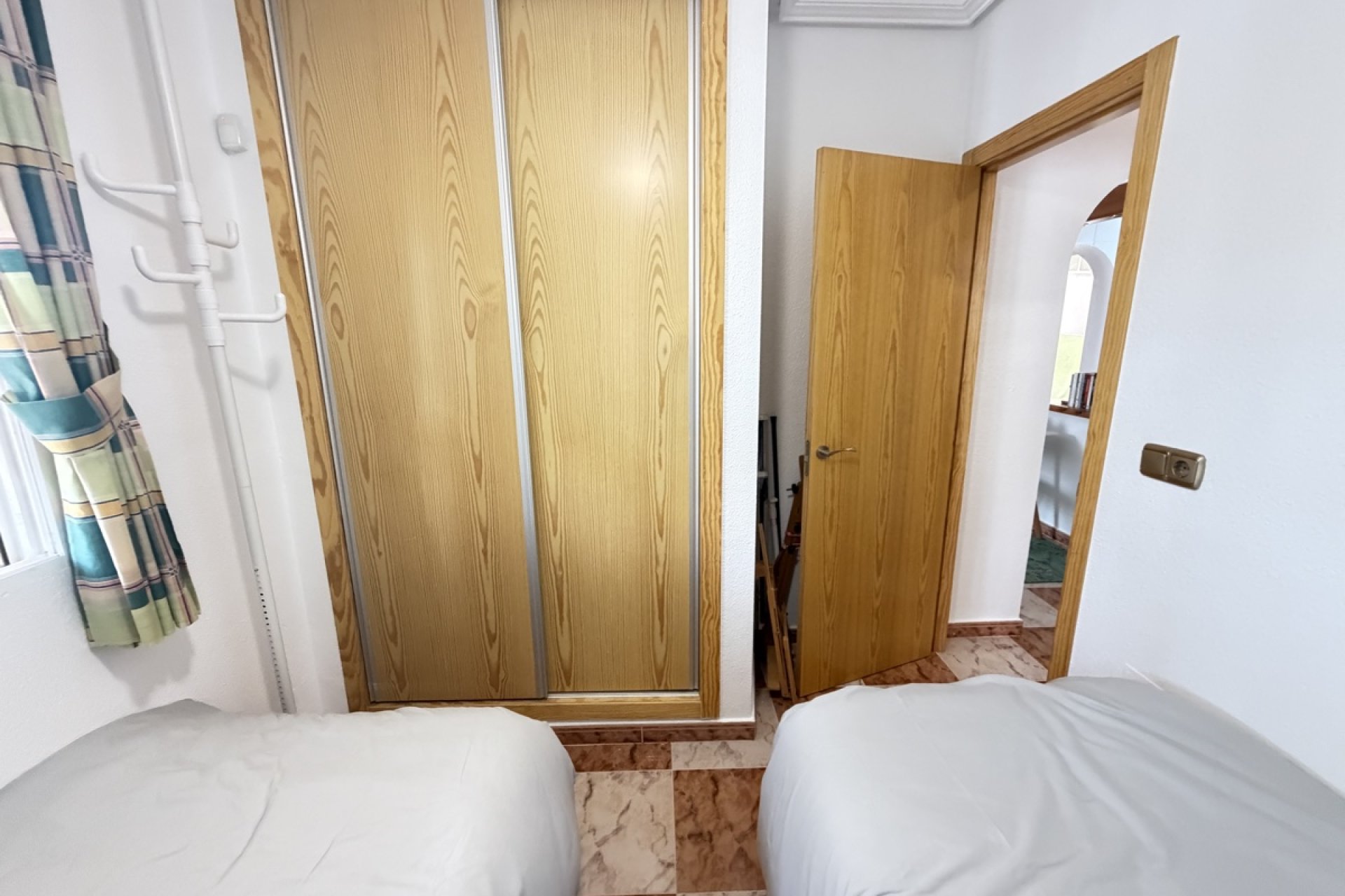 Resale - Bungalow -
Orihuela Costa - La Zenia