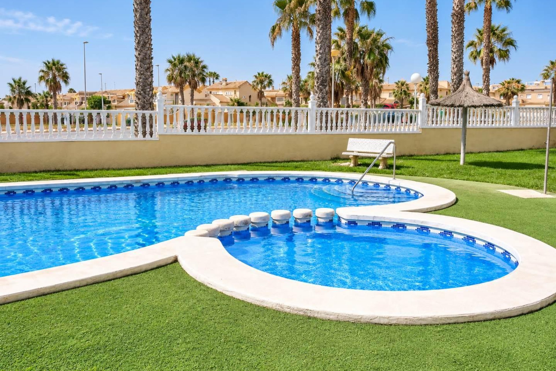 Resale - Bungalow -
Orihuela Costa - Lomas de Cabo Roig