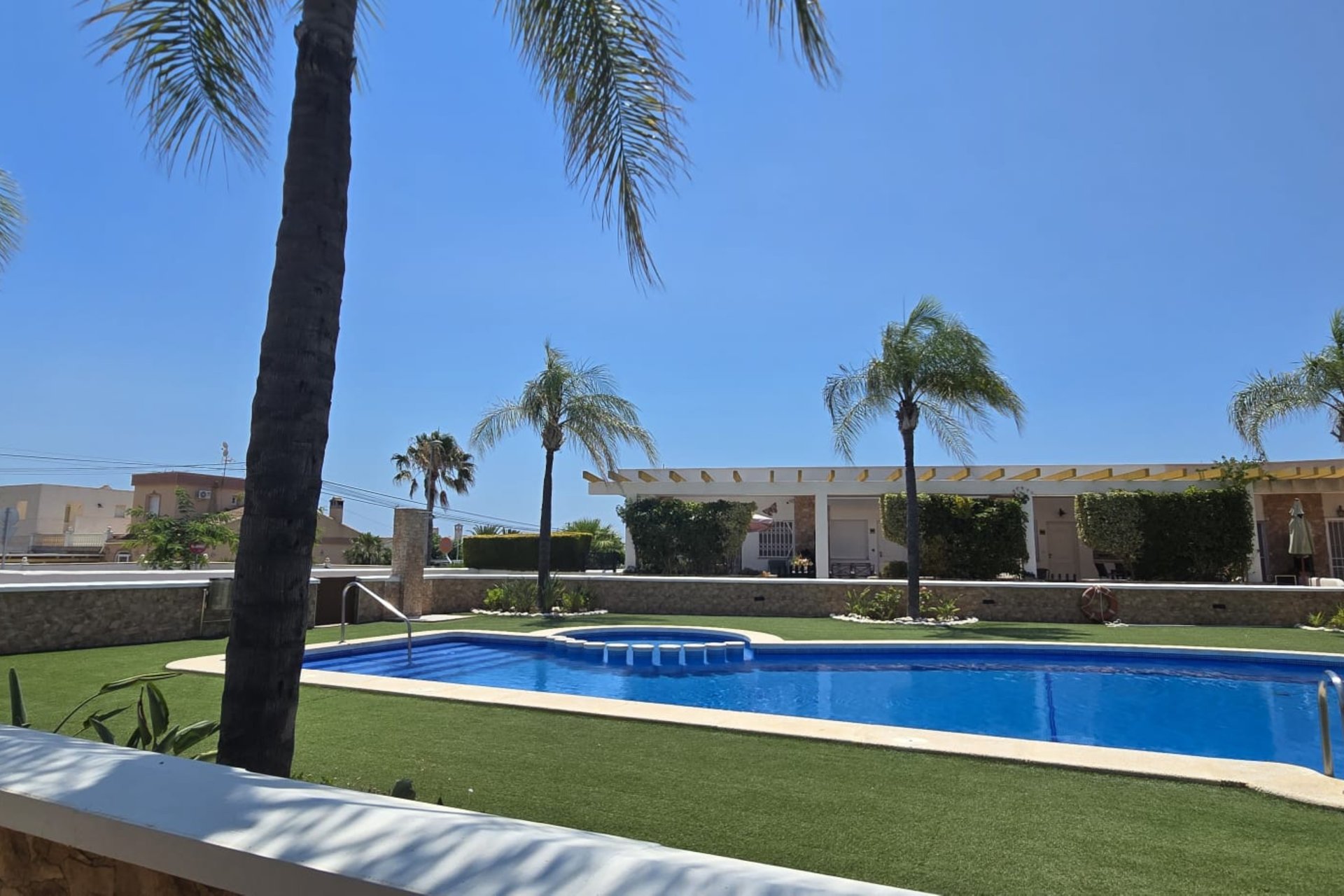 Resale - Bungalow -
Orihuela Costa - Mil Palmeras