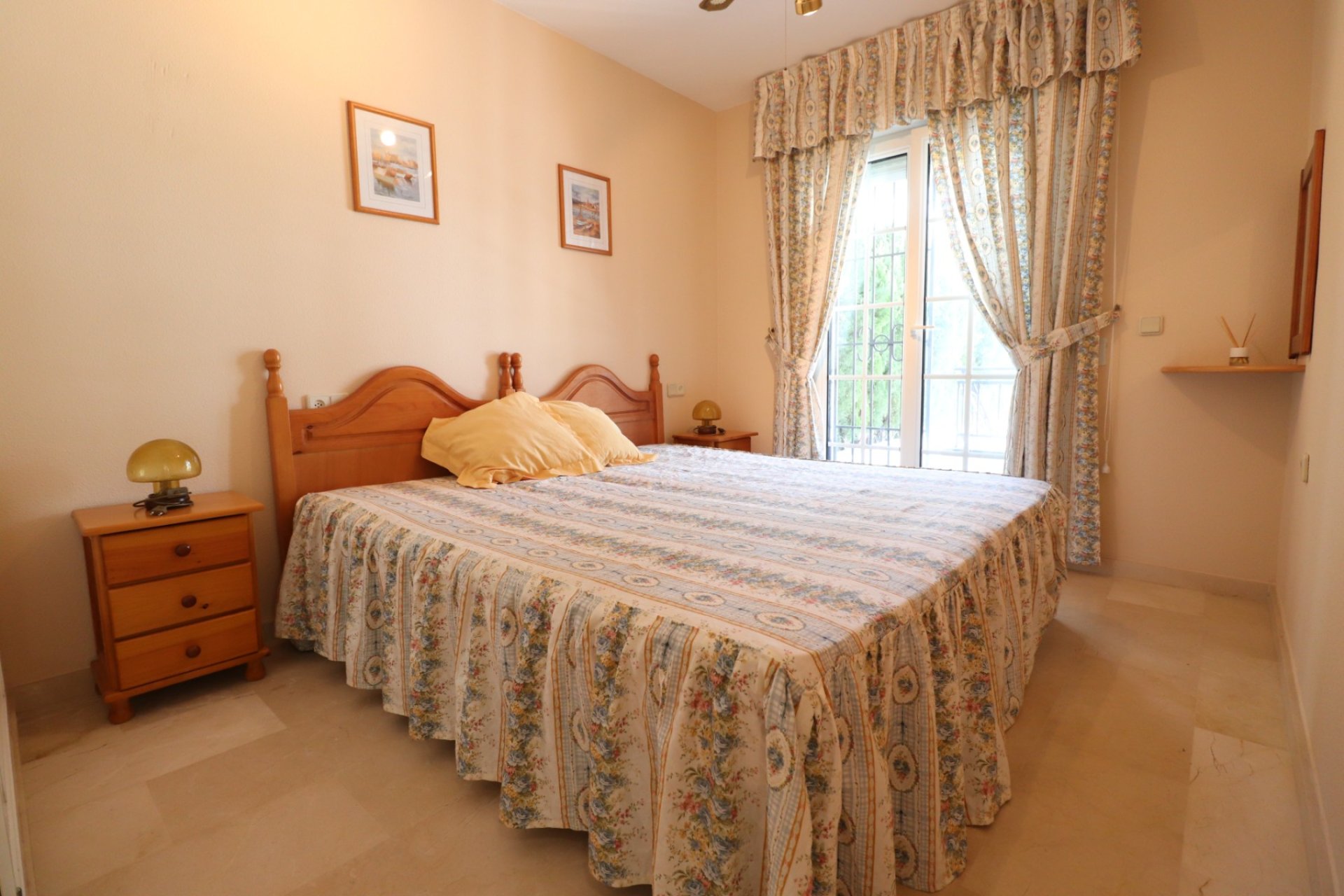 Resale - Bungalow -
Orihuela Costa - Villamartin