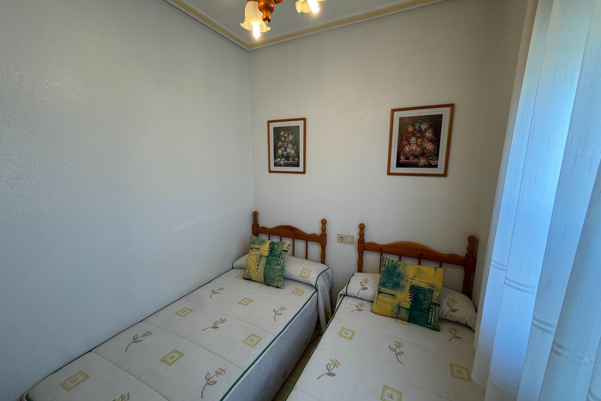 Resale - Bungalow -
Torrevieja - Aguas Nuevas
