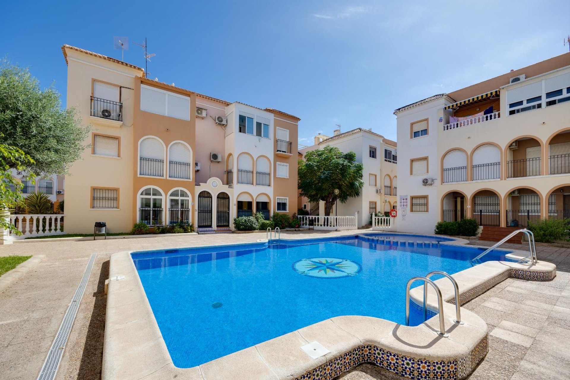 Resale - Bungalow -
Torrevieja - La Veleta